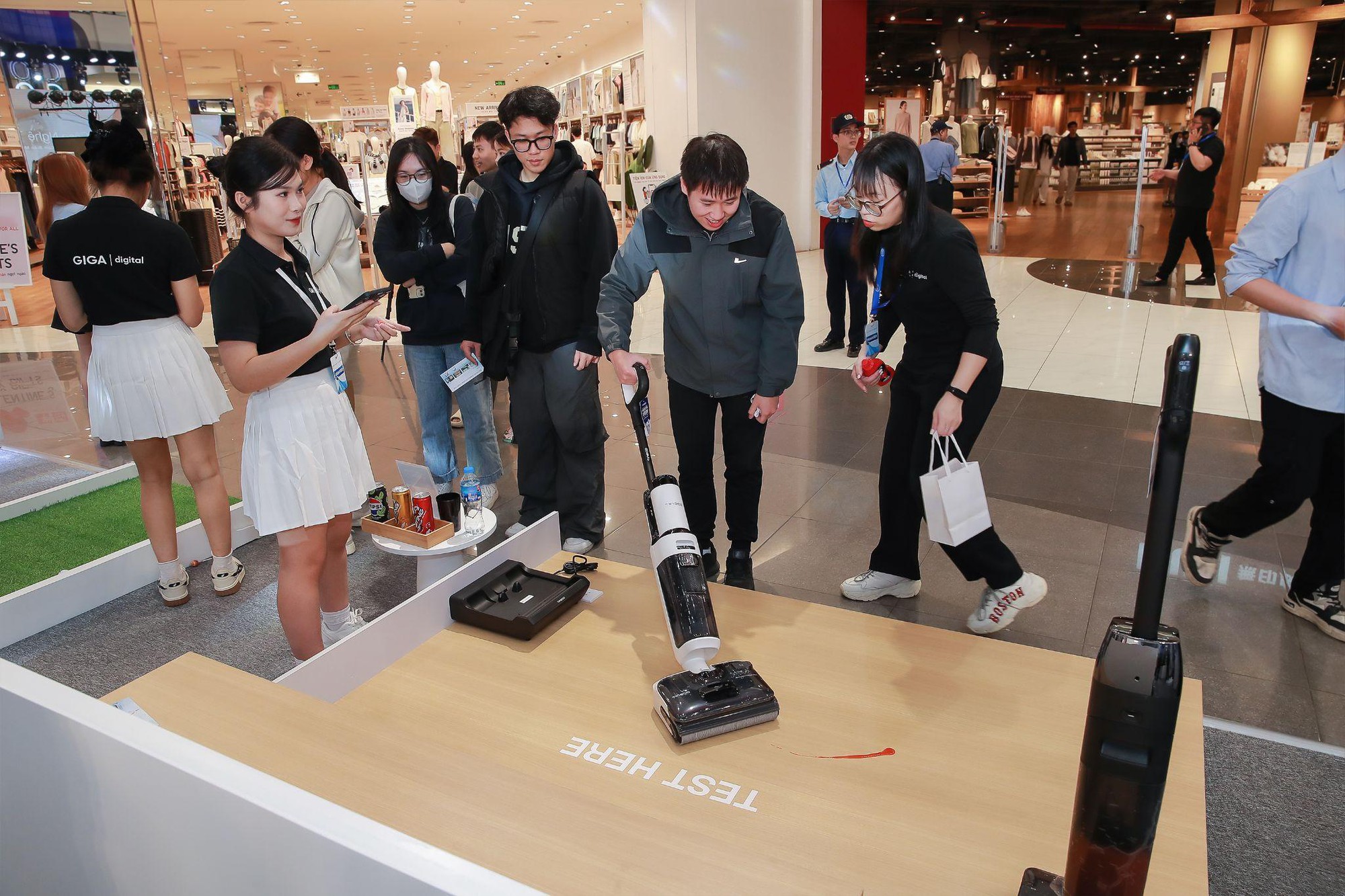 Giga Digital &ldquo;đổ bộ&rdquo; AEON MALL T&acirc;n Ph&uacute; Celadon: Th&ecirc;m một thi&ecirc;n đường trải nghiệm đồ gia dụng th&ocirc;ng minh cho giới trẻ- Ảnh 3.