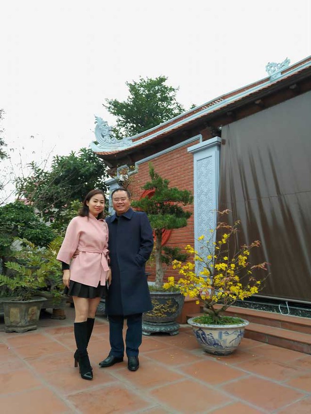 Nhan sắc vợ k&eacute;m 13 tuổi của nam Đại t&aacute; l&agrave; NSND, nguy&ecirc;n Gi&aacute;m đốc Nh&agrave; h&aacute;t Ch&egrave;o Qu&acirc;n đội- Ảnh 1.