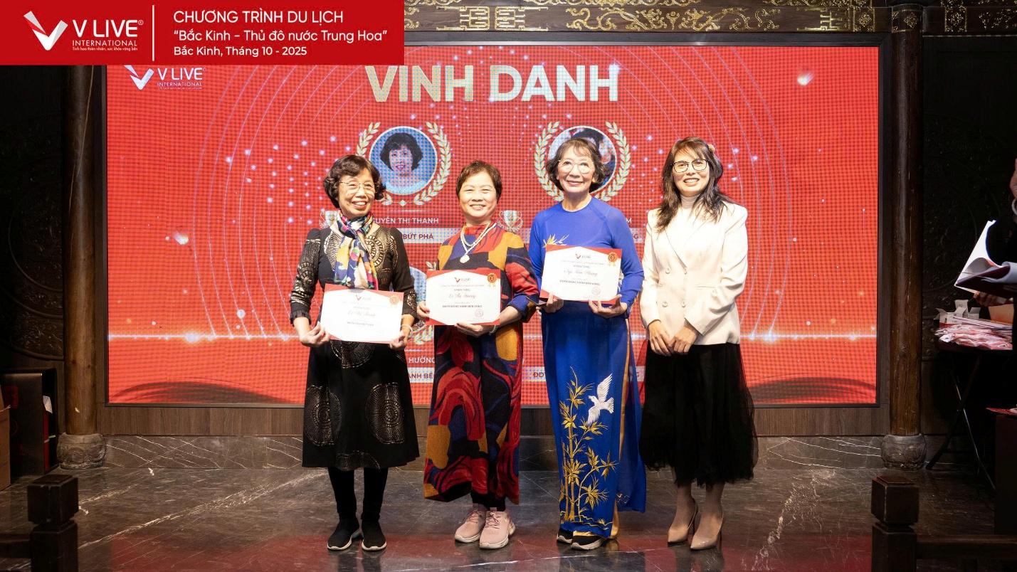 V LIVE International đưa đối t&aacute;c v&agrave; kh&aacute;ch h&agrave;ng kh&aacute;m ph&aacute; Bắc Kinh m&ugrave;a l&aacute; v&agrave;ng- Ảnh 4.