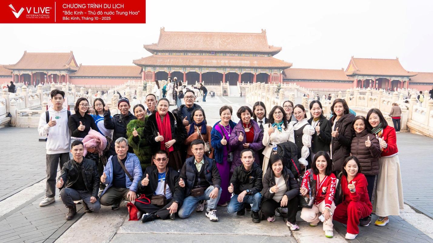 V LIVE International đưa đối t&aacute;c v&agrave; kh&aacute;ch h&agrave;ng kh&aacute;m ph&aacute; Bắc Kinh m&ugrave;a l&aacute; v&agrave;ng- Ảnh 1.
