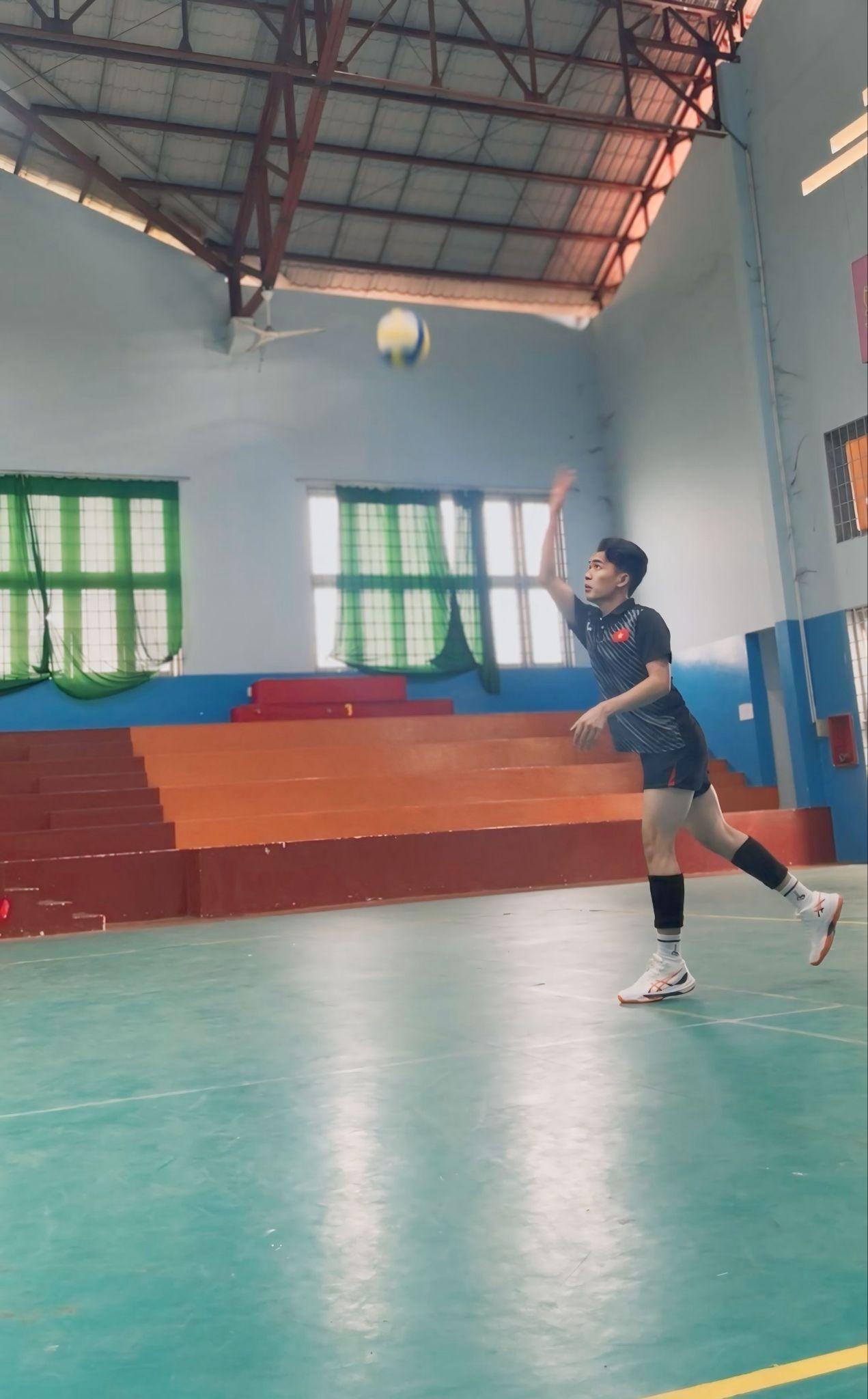 VĐV Phạm Văn Cường: H&agrave;nh tr&igrave;nh chạm tới giấc mơ b&oacute;ng chuyền từ nghị lực v&agrave; tr&aacute;i tim- Ảnh 1.