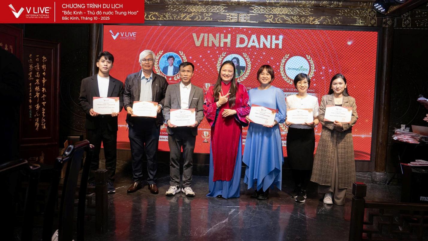 V LIVE International đưa đối t&aacute;c v&agrave; kh&aacute;ch h&agrave;ng kh&aacute;m ph&aacute; Bắc Kinh m&ugrave;a l&aacute; v&agrave;ng- Ảnh 3.