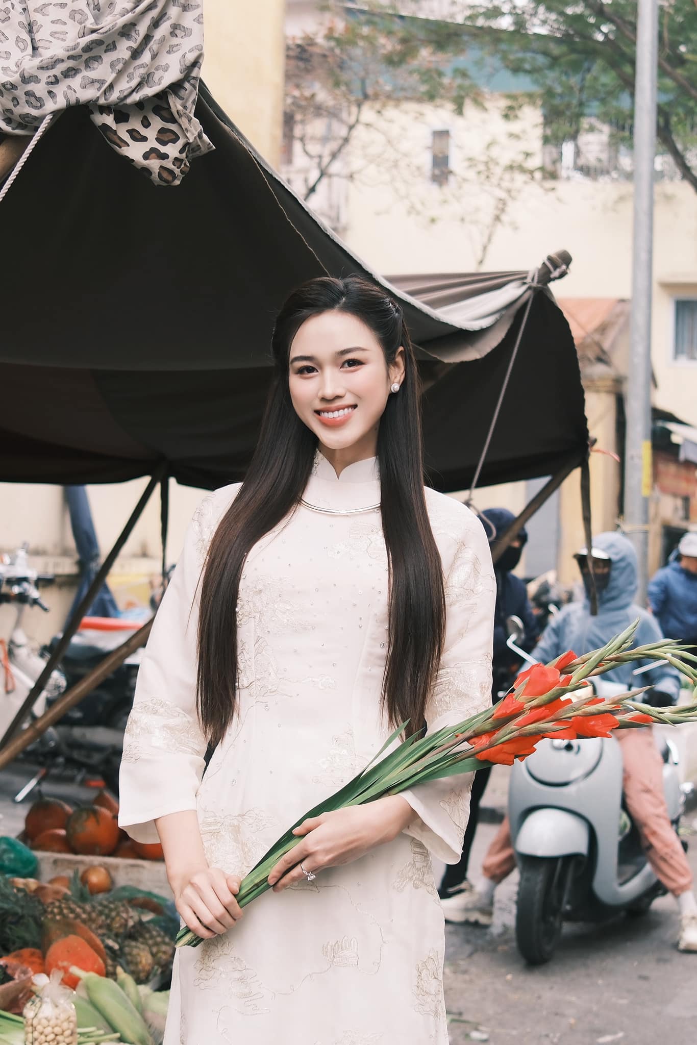 Huyền Lizzie, Hoa hậu Đỗ Thị Hà và loạt sao Việt chuộng 1 kiểu làm đẹp siêu hack tuổi, sau tuổi 30 có thể làm nếu muốn hình ảnh long lanh, trẻ mãi- Ảnh 5. Huyền Lizzie, Hoa hậu Đỗ Thị Hà và loạt sao Việt chuộng 1 kiểu làm đẹp siêu hack tuổi, sau tuổi 30 có thể làm nếu muốn hình ảnh long lanh, trẻ mãi- Ảnh 5.