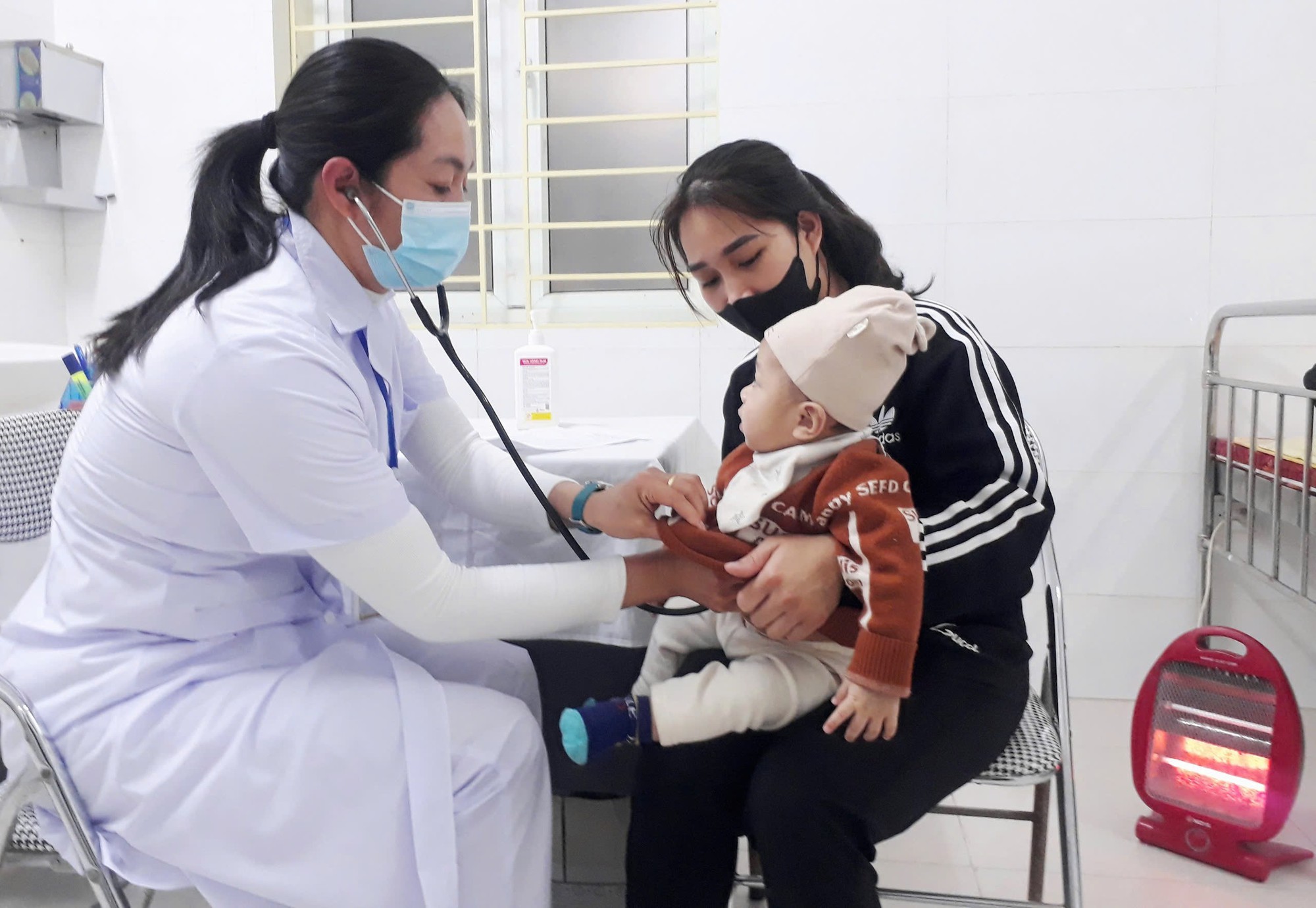 Kiểm tra tiêm vaccine sởi cho trẻ dưới 9 tháng tuổi- Ảnh 2.