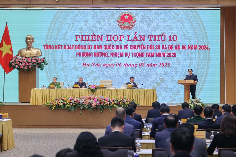 Thủ tướng: Chuyển từ 'xin - cho' sang chủ động phục vụ dịch vụ công với người dân, doanh nghiệp- Ảnh 4. Thủ tướng: Chuyển từ 'xin - cho' sang chủ động phục vụ dịch vụ công với người dân, doanh nghiệp- Ảnh 4.
