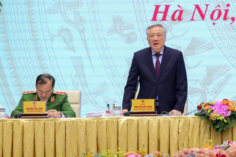Thủ tướng: Chuyển từ 'xin - cho' sang chủ động phục vụ dịch vụ công với người dân, doanh nghiệp- Ảnh 6. Thủ tướng: Chuyển từ 'xin - cho' sang chủ động phục vụ dịch vụ công với người dân, doanh nghiệp- Ảnh 6.