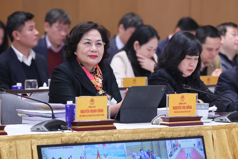 Thủ tướng: Chuyển từ 'xin - cho' sang chủ động phục vụ dịch vụ công với người dân, doanh nghiệp- Ảnh 8. Thủ tướng: Chuyển từ 'xin - cho' sang chủ động phục vụ dịch vụ công với người dân, doanh nghiệp- Ảnh 8.