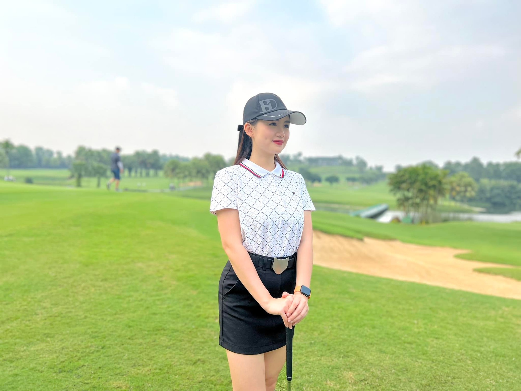 C&ocirc; g&aacute;i t&ecirc;n Ho&agrave;ng Hậu Phương Đ&ocirc;ng g&acirc;y b&atilde;o mạng, tiết lộ l&yacute; do bố mẹ đặt t&ecirc;n "kh&ocirc;ng đụng h&agrave;ng"- Ảnh 16.