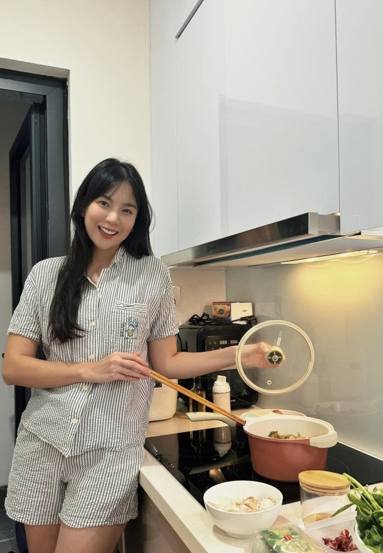 Mai Ngọc khoe chế độ dinh dưỡng bà bầu, để ý kỹ mới thấy người đẹp luôn sử dụng món đồ này cho mỗi bữa ăn- Ảnh 1. Mai Ngọc khoe chế độ dinh dưỡng bà bầu, để ý kỹ mới thấy người đẹp luôn sử dụng món đồ này cho mỗi bữa ăn- Ảnh 1.