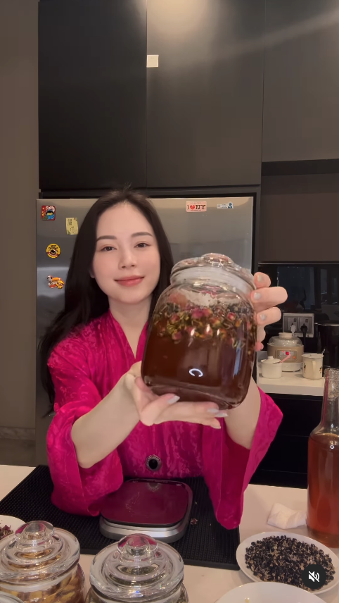 Nàng dâu hào môn Linh Rin chỉ tốn vài trăm nghìn đồng để mua hũ đựng đồ trong bếp mà vẫn sang - xịn hết cỡ thế này- Ảnh 3. Nàng dâu hào môn Linh Rin chỉ tốn vài trăm nghìn đồng để mua hũ đựng đồ trong bếp mà vẫn sang - xịn hết cỡ thế này- Ảnh 3.