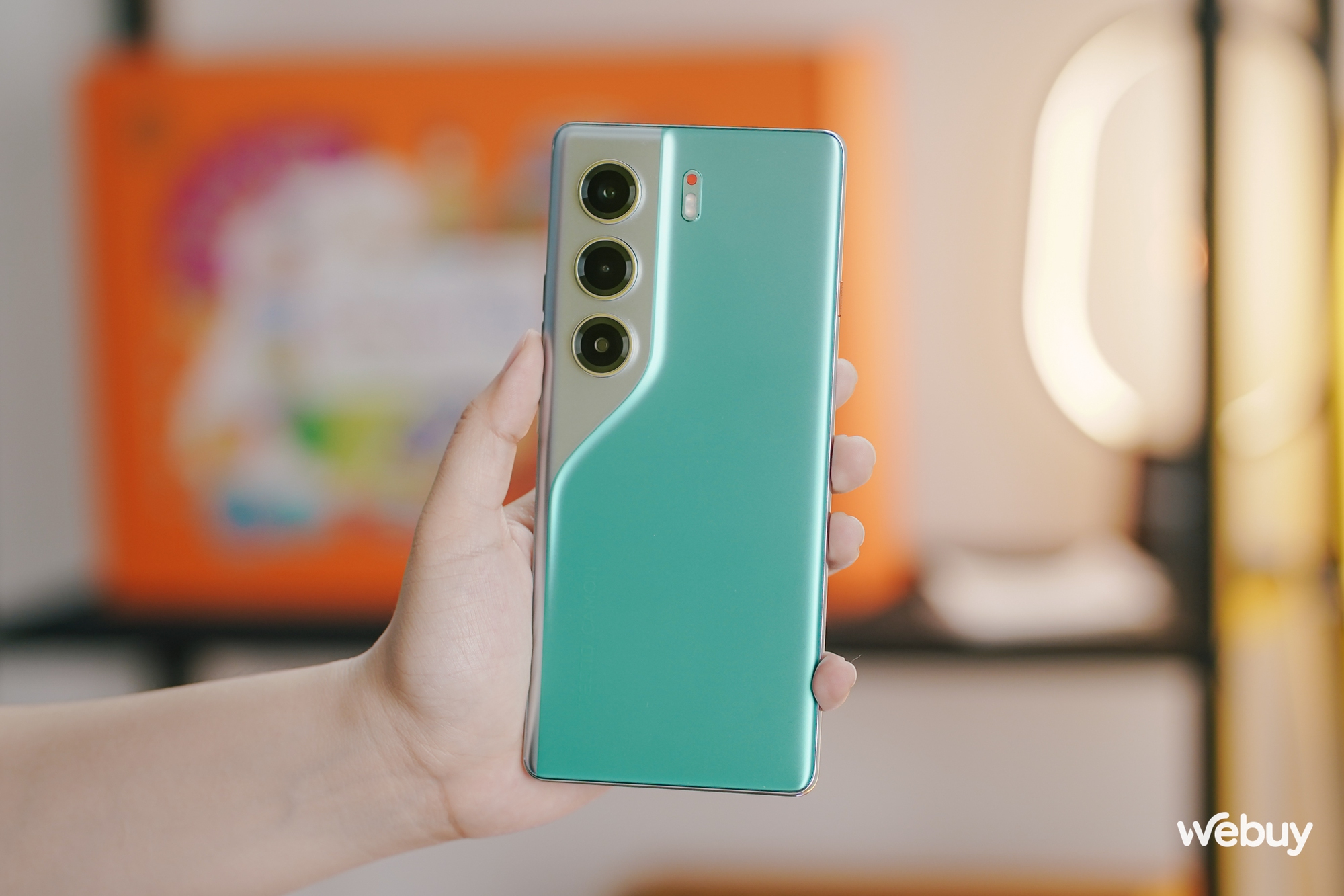 Trên tay điện thoại siêu mỏng nhẹ vừa ra mắt của Tecno: Màn hình cong 2 cạnh viền, pin 5.200mAh, giá tầm trung thôi nhưng đây mới là điểm ăn tiền!- Ảnh 2. Trên tay điện thoại siêu mỏng nhẹ vừa ra mắt của Tecno: Màn hình cong 2 cạnh viền, pin 5.200mAh, giá tầm trung thôi nhưng đây mới là điểm ăn tiền!- Ảnh 2.