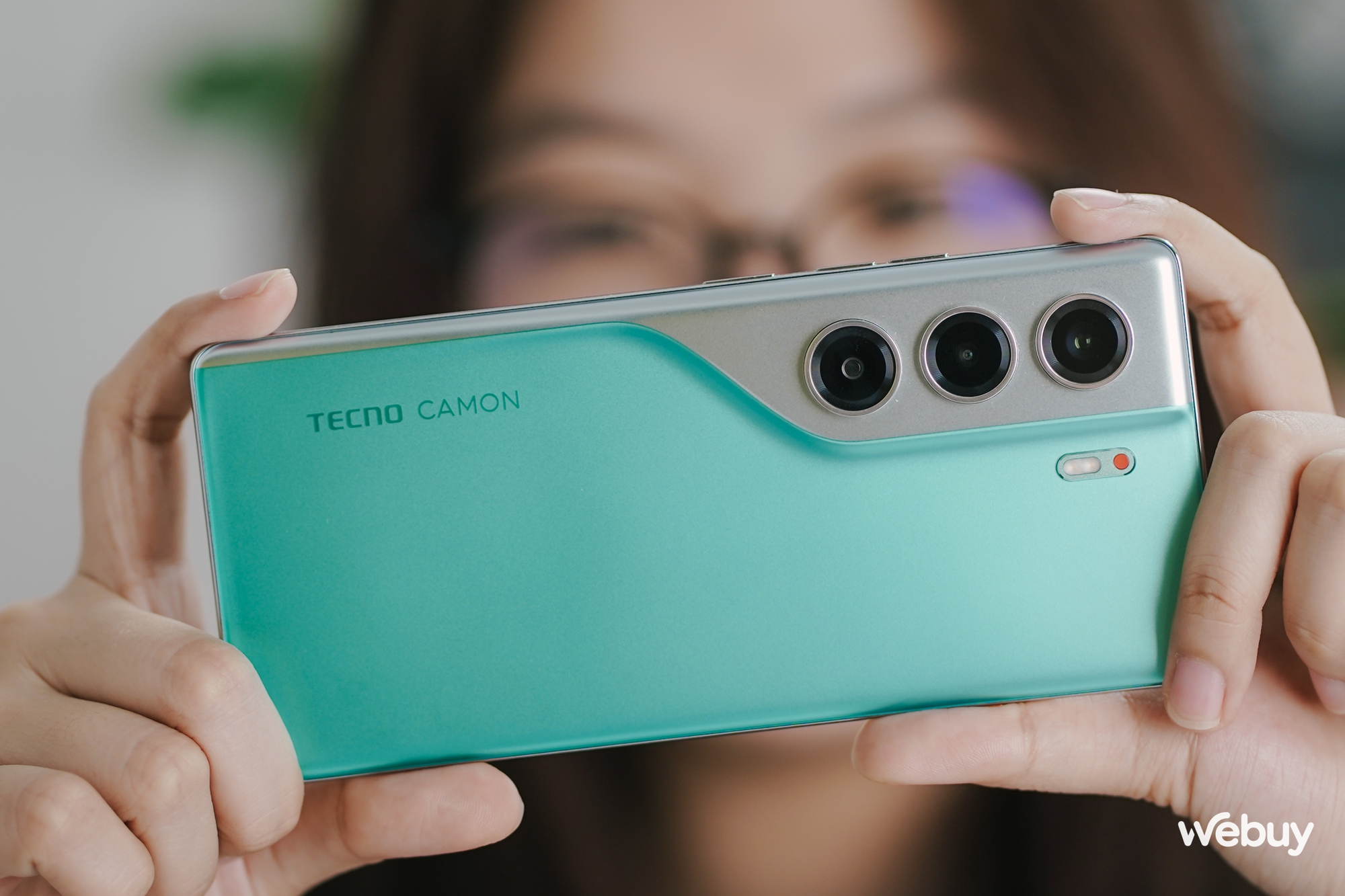Trên tay điện thoại siêu mỏng nhẹ vừa ra mắt của Tecno: Màn hình cong 2 cạnh viền, pin 5.200mAh, giá tầm trung thôi nhưng đây mới là điểm ăn tiền!- Ảnh 7. Trên tay điện thoại siêu mỏng nhẹ vừa ra mắt của Tecno: Màn hình cong 2 cạnh viền, pin 5.200mAh, giá tầm trung thôi nhưng đây mới là điểm ăn tiền!- Ảnh 7.