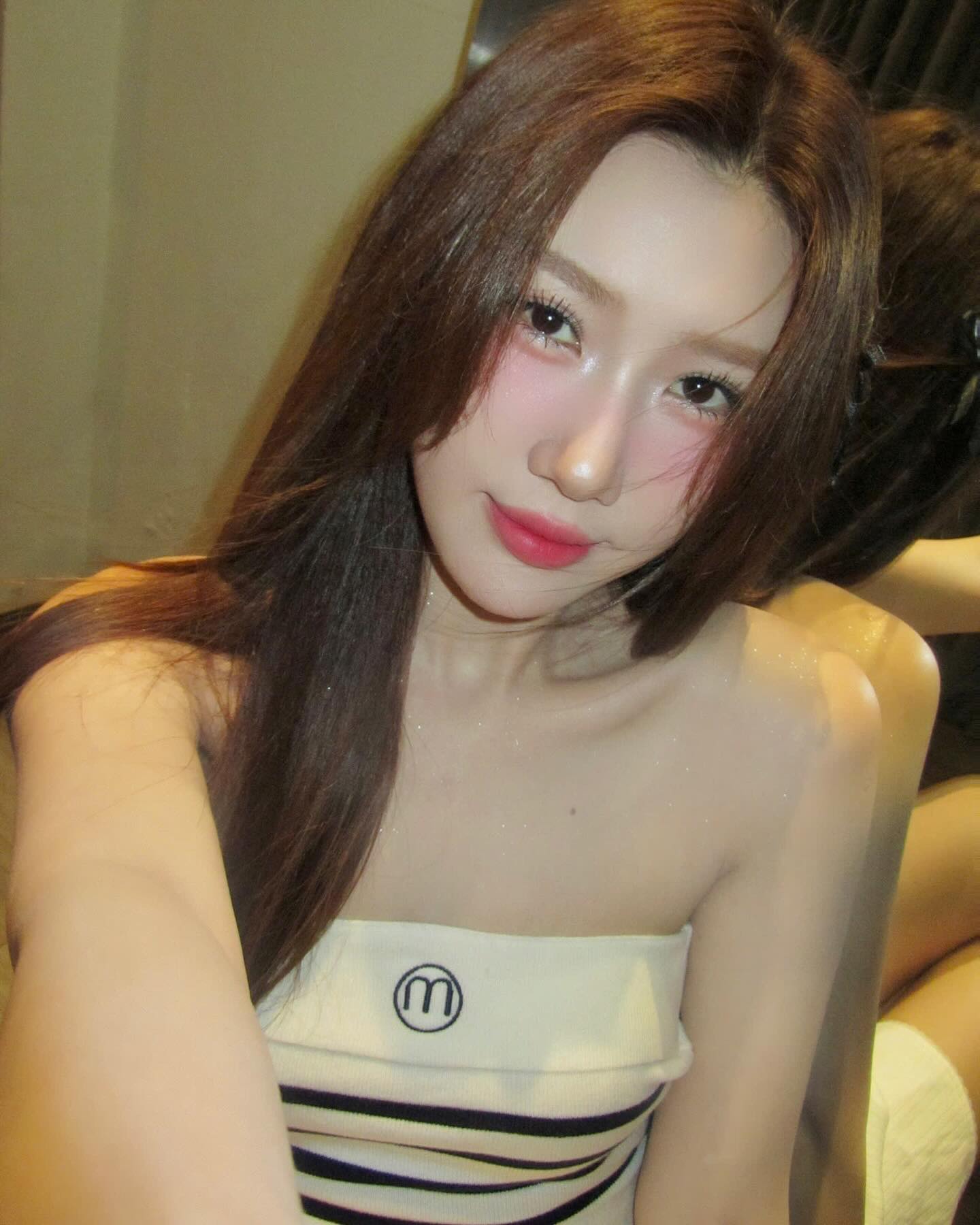 Mai Phương Thúy cũng có lúc phải làm nền cho 1 mỹ nhân- Ảnh 11. Mai Phương Thúy cũng có lúc phải làm nền cho 1 mỹ nhân- Ảnh 11.