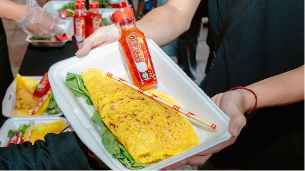 Nước mắm Nam Ngư và bánh xèo khổng lồ thu hút thực khách tại lễ hội bánh- Ảnh 3. Nước mắm Nam Ngư và bánh xèo khổng lồ thu hút thực khách tại lễ hội bánh- Ảnh 3.