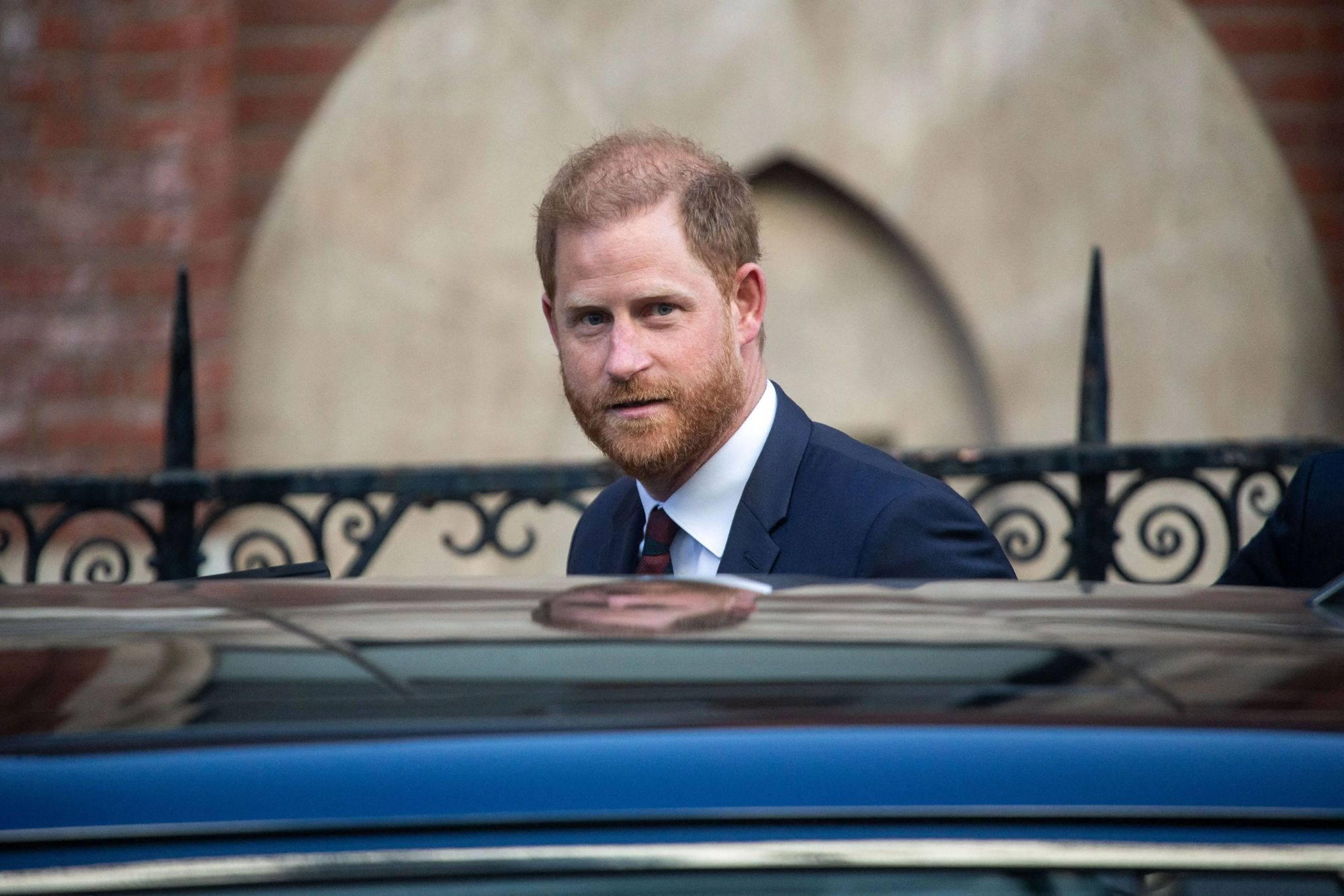 Harry cho rằng việc tước bỏ quyền được bảo vệ an ninh ở Anh nhằm ép anh và Meghan quay trở lại Hoàng gia- Ảnh 2. Harry cho rằng việc tước bỏ quyền được bảo vệ an ninh ở Anh nhằm ép anh và Meghan quay trở lại Hoàng gia- Ảnh 2.