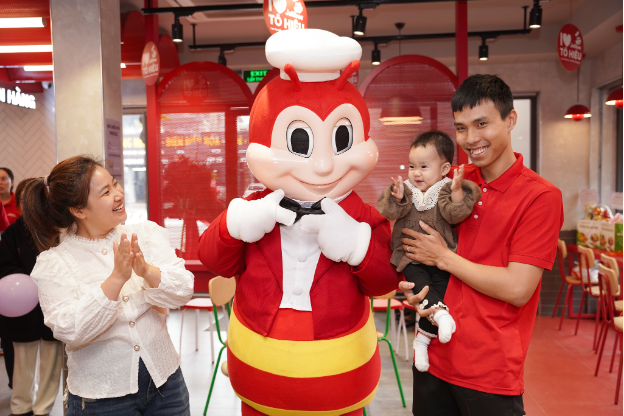 Không gian mới, trải nghiệm trọn vẹn – Jollibee "ghi điểm" với các gia đình trẻ- Ảnh 3. Không gian mới, trải nghiệm trọn vẹn – Jollibee "ghi điểm" với các gia đình trẻ- Ảnh 3.