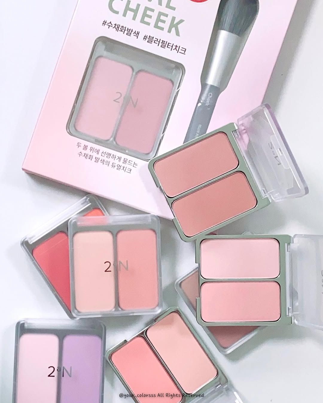 Brand mỹ phẩm hút triệu view vì bỏ phấn mắt vào khay đá, đến Rosé và Brand mỹ phẩm hút triệu view vì bỏ phấn mắt vào khay đá, đến Rosé và