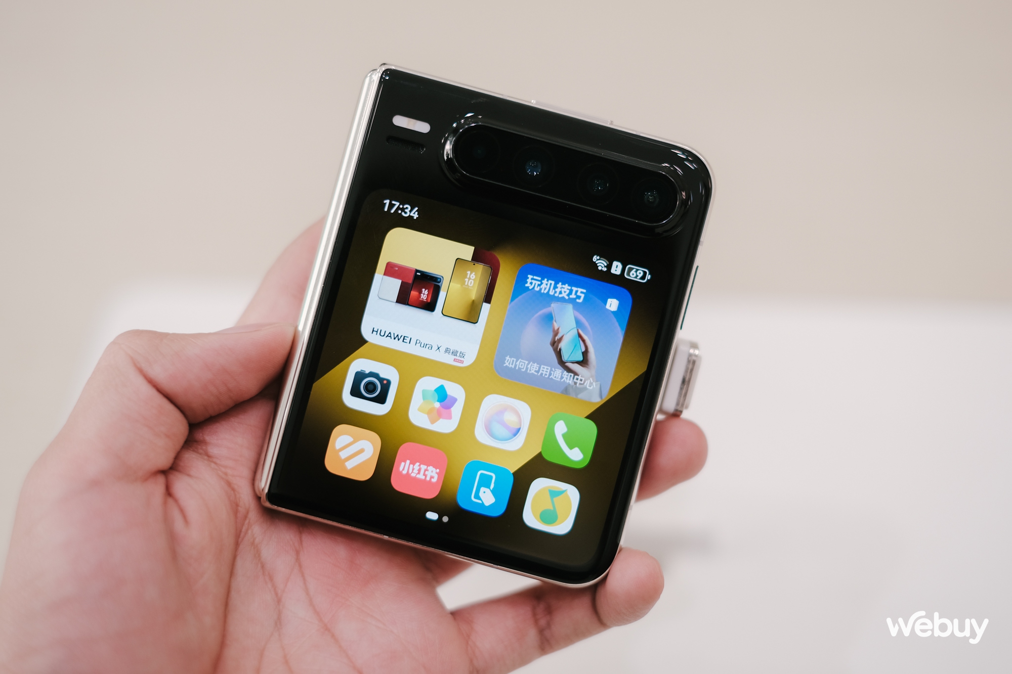 Trên tay smartphone gập độc dị nhất thế giới chỉ Huawei làm được: Thiết kế như máy đọc sách, chụp ảnh cực đẹp, giá như được mang về bán chính hãng!- Ảnh 7. Trên tay smartphone gập độc dị nhất thế giới chỉ Huawei làm được: Thiết kế như máy đọc sách, chụp ảnh cực đẹp, giá như được mang về bán chính hãng!- Ảnh 7.