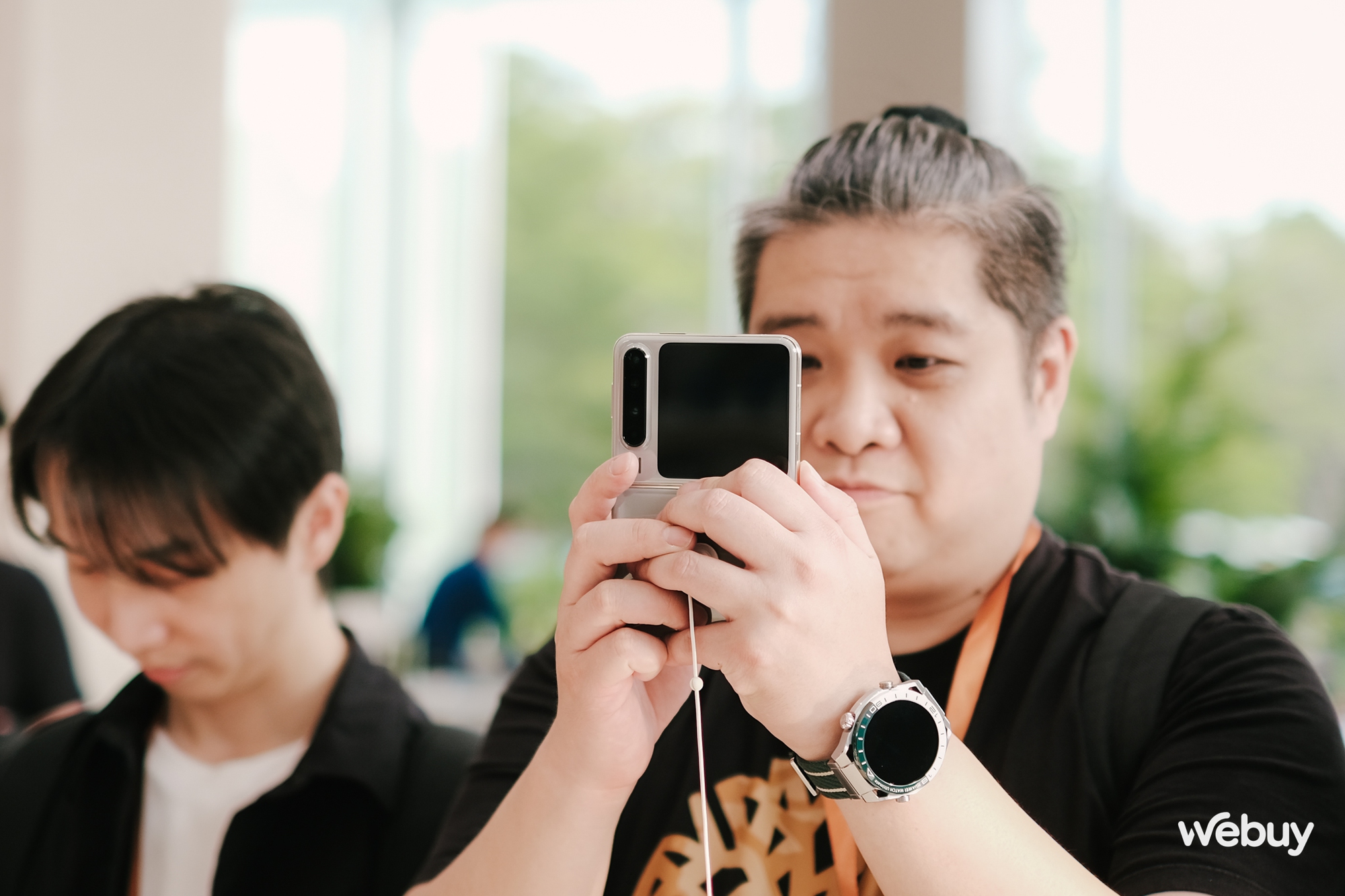 Trên tay smartphone gập độc dị nhất thế giới chỉ Huawei làm được: Thiết kế như máy đọc sách, chụp ảnh cực đẹp, giá như được mang về bán chính hãng!- Ảnh 35. Trên tay smartphone gập độc dị nhất thế giới chỉ Huawei làm được: Thiết kế như máy đọc sách, chụp ảnh cực đẹp, giá như được mang về bán chính hãng!- Ảnh 35.