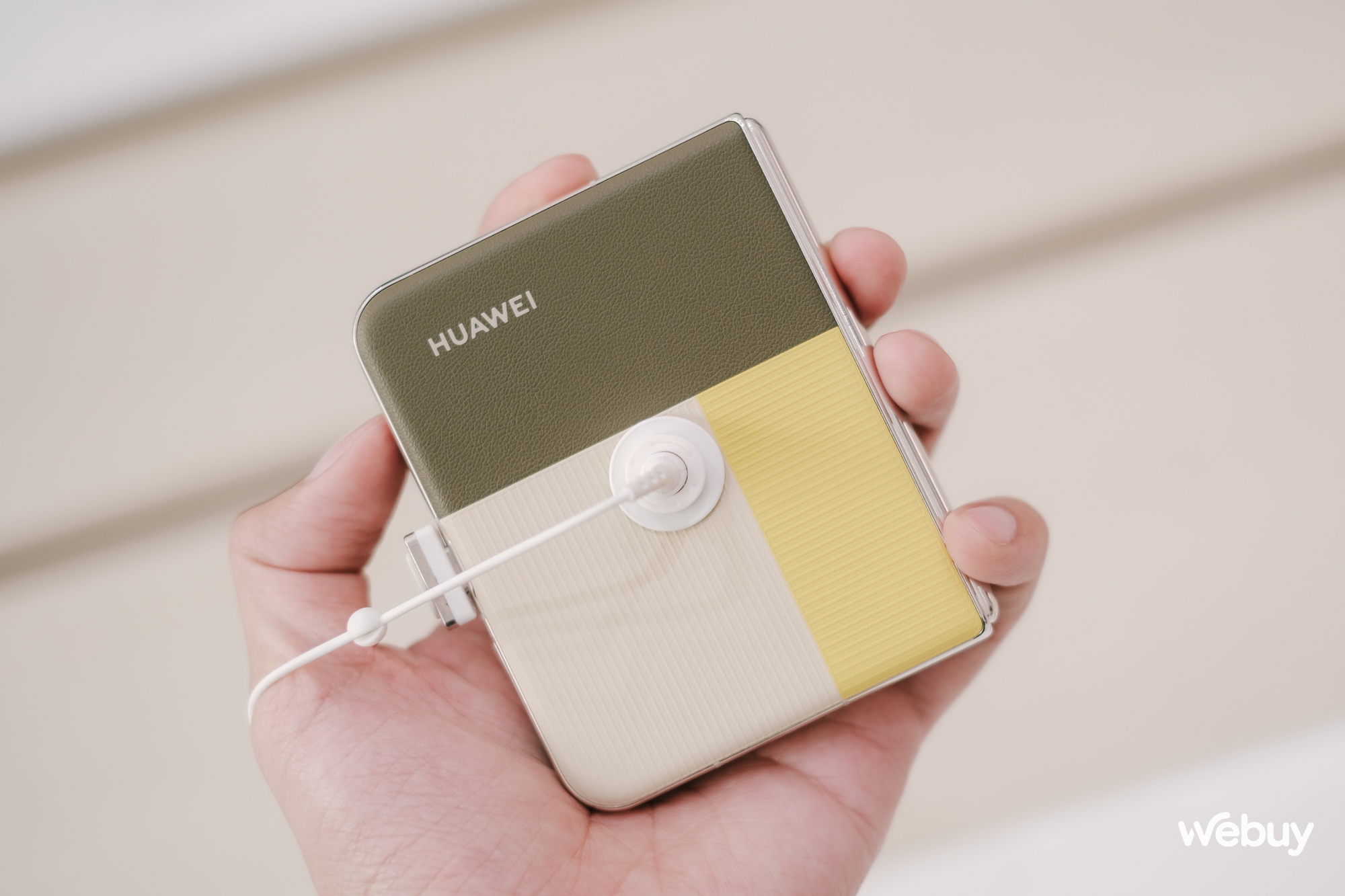 Trên tay smartphone gập độc dị nhất thế giới chỉ Huawei làm được: Thiết kế như máy đọc sách, chụp ảnh cực đẹp, giá như được mang về bán chính hãng!- Ảnh 34. Trên tay smartphone gập độc dị nhất thế giới chỉ Huawei làm được: Thiết kế như máy đọc sách, chụp ảnh cực đẹp, giá như được mang về bán chính hãng!- Ảnh 34.