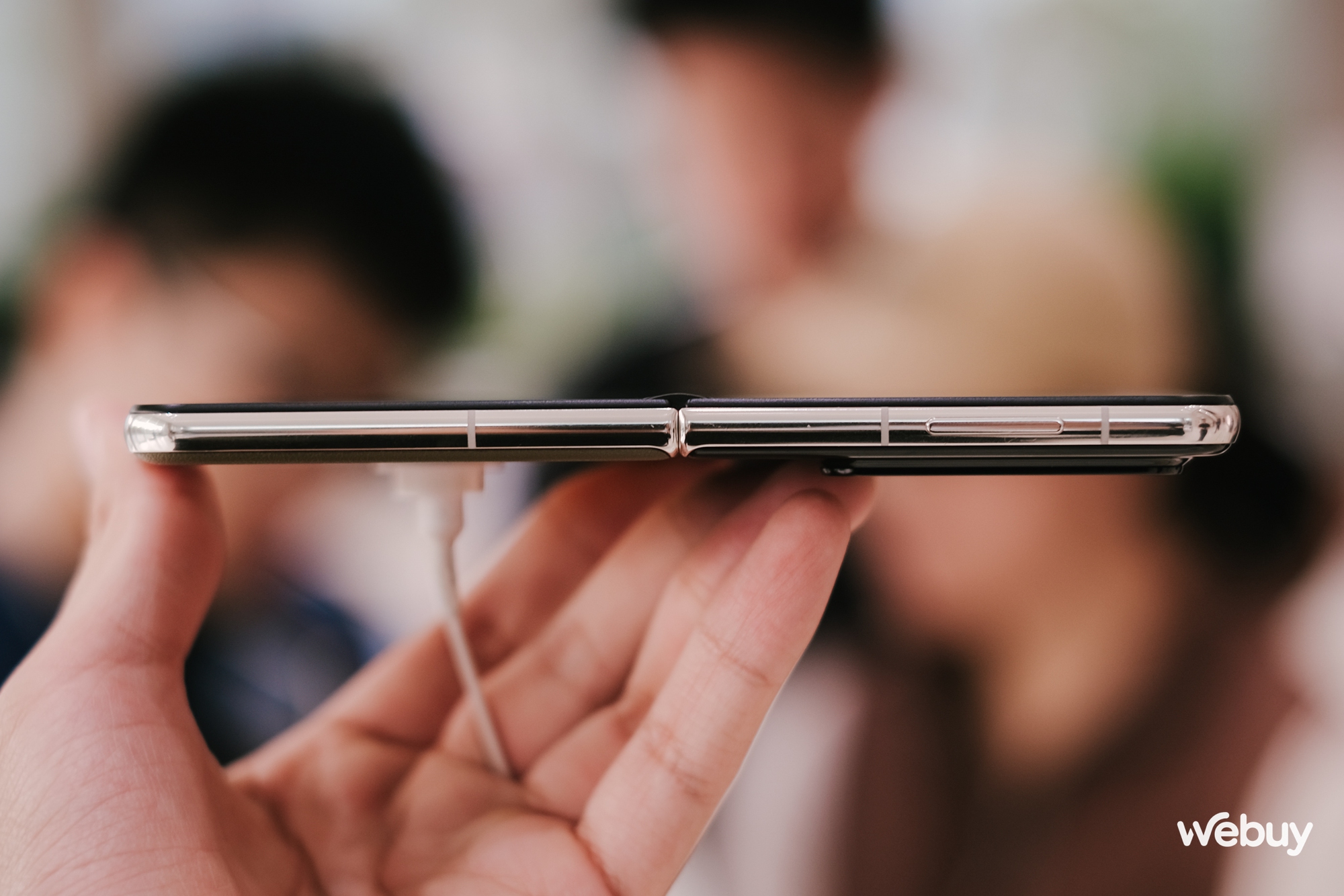 Trên tay smartphone gập độc dị nhất thế giới chỉ Huawei làm được: Thiết kế như máy đọc sách, chụp ảnh cực đẹp, giá như được mang về bán chính hãng!- Ảnh 13. Trên tay smartphone gập độc dị nhất thế giới chỉ Huawei làm được: Thiết kế như máy đọc sách, chụp ảnh cực đẹp, giá như được mang về bán chính hãng!- Ảnh 13.