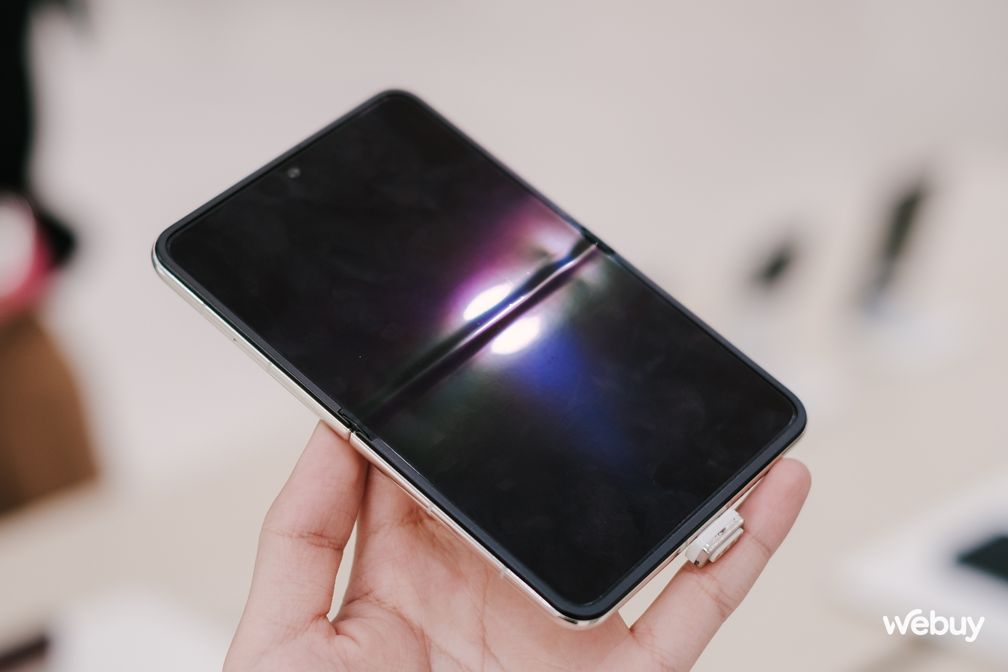 Trên tay smartphone gập độc dị nhất thế giới chỉ Huawei làm được: Thiết kế như máy đọc sách, chụp ảnh cực đẹp, giá như được mang về bán chính hãng!- Ảnh 5. Trên tay smartphone gập độc dị nhất thế giới chỉ Huawei làm được: Thiết kế như máy đọc sách, chụp ảnh cực đẹp, giá như được mang về bán chính hãng!- Ảnh 5.