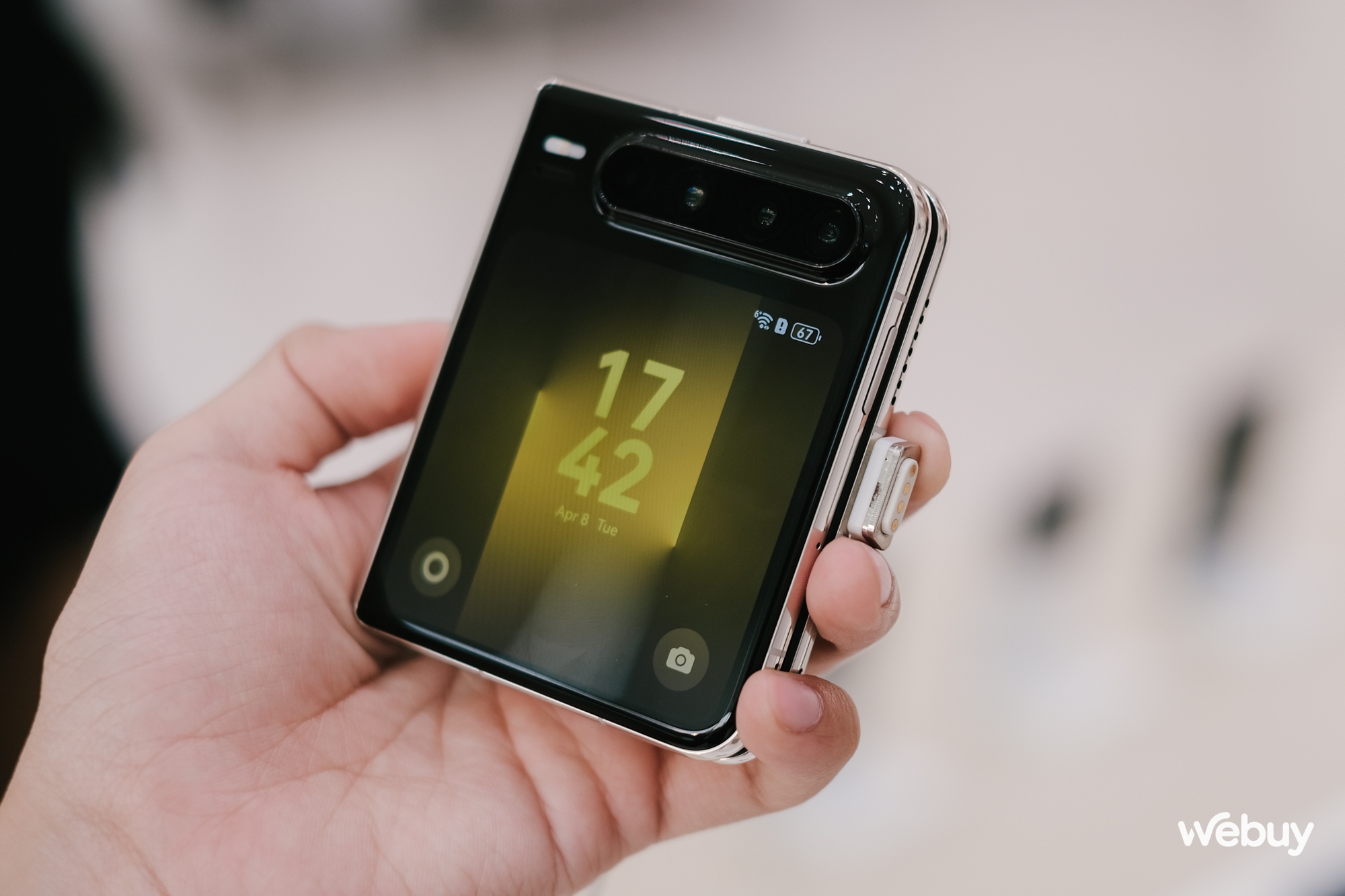 Trên tay smartphone gập độc dị nhất thế giới chỉ Huawei làm được: Thiết kế như máy đọc sách, chụp ảnh cực đẹp, giá như được mang về bán chính hãng!- Ảnh 8. Trên tay smartphone gập độc dị nhất thế giới chỉ Huawei làm được: Thiết kế như máy đọc sách, chụp ảnh cực đẹp, giá như được mang về bán chính hãng!- Ảnh 8.