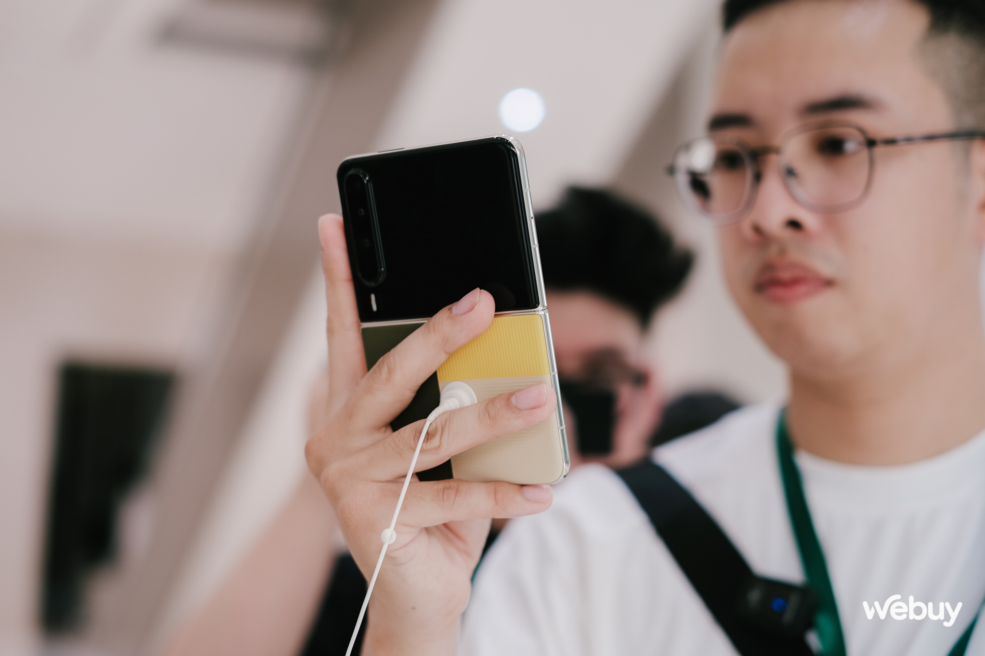 Trên tay smartphone gập độc dị nhất thế giới chỉ Huawei làm được: Thiết kế như máy đọc sách, chụp ảnh cực đẹp, giá như được mang về bán chính hãng!- Ảnh 36. Trên tay smartphone gập độc dị nhất thế giới chỉ Huawei làm được: Thiết kế như máy đọc sách, chụp ảnh cực đẹp, giá như được mang về bán chính hãng!- Ảnh 36.