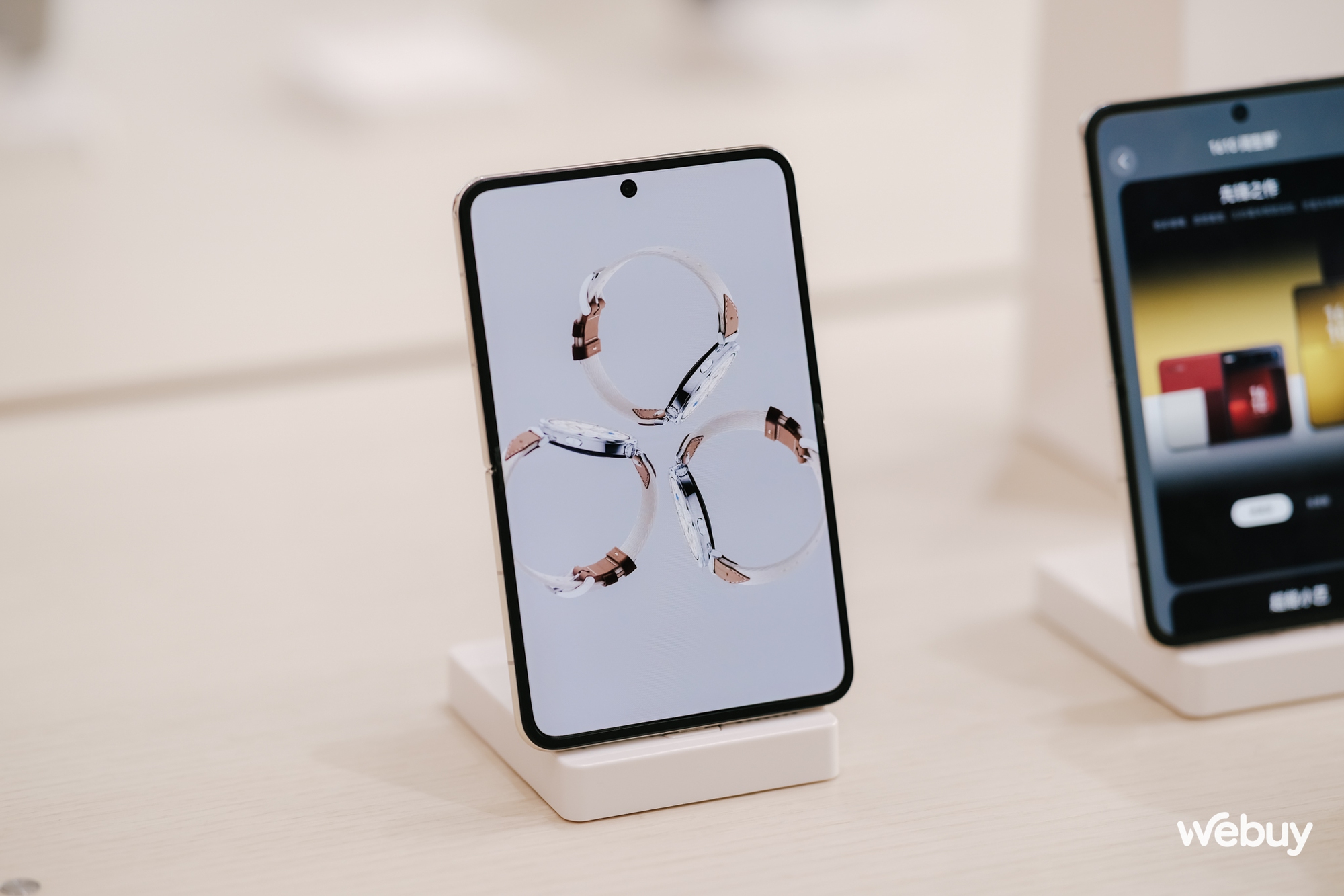 Trên tay smartphone gập độc dị nhất thế giới chỉ Huawei làm được: Thiết kế như máy đọc sách, chụp ảnh cực đẹp, giá như được mang về bán chính hãng!- Ảnh 39. Trên tay smartphone gập độc dị nhất thế giới chỉ Huawei làm được: Thiết kế như máy đọc sách, chụp ảnh cực đẹp, giá như được mang về bán chính hãng!- Ảnh 39.