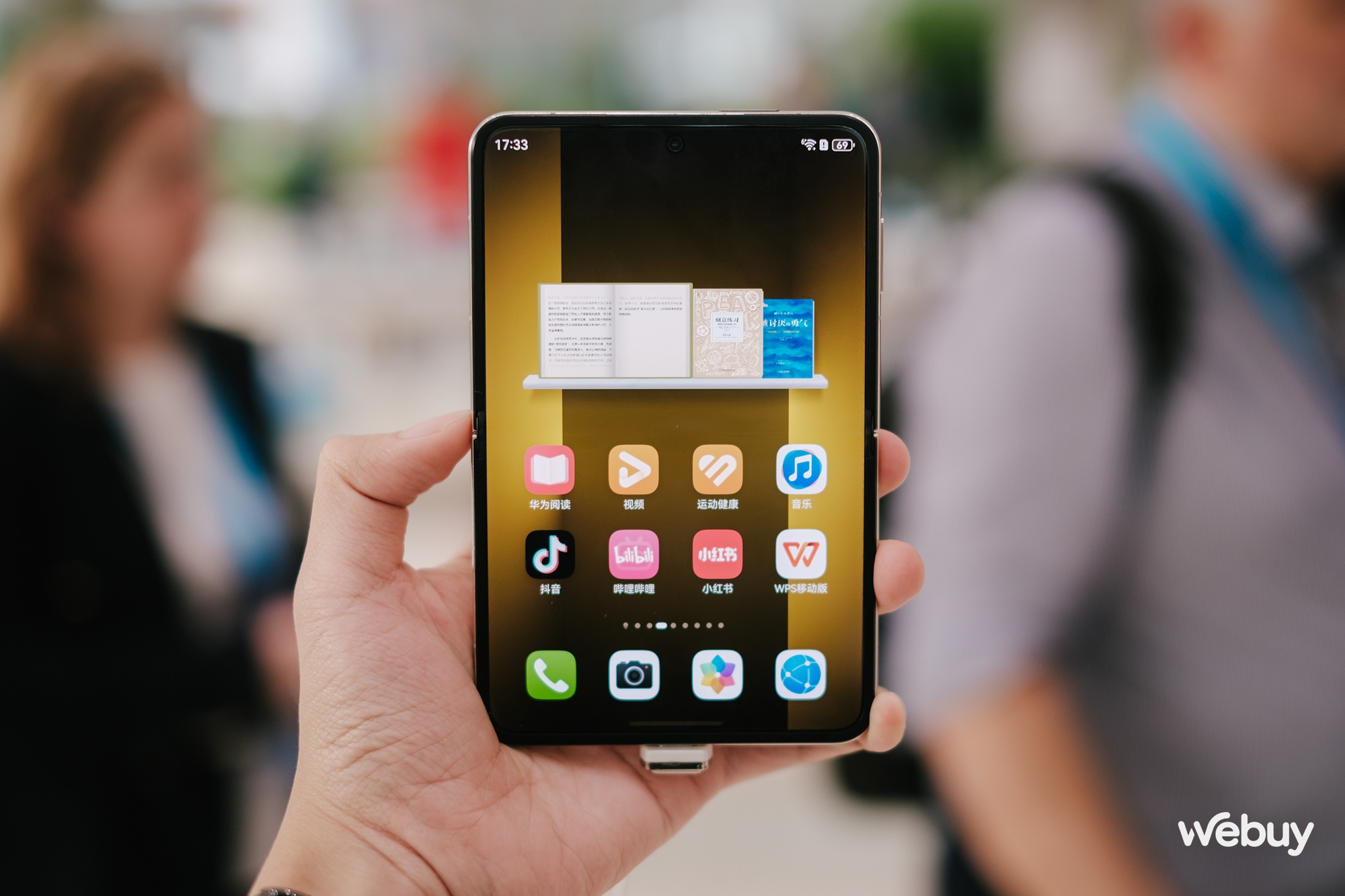 Trên tay smartphone gập độc dị nhất thế giới chỉ Huawei làm được: Thiết kế như máy đọc sách, chụp ảnh cực đẹp, giá như được mang về bán chính hãng!- Ảnh 15. Trên tay smartphone gập độc dị nhất thế giới chỉ Huawei làm được: Thiết kế như máy đọc sách, chụp ảnh cực đẹp, giá như được mang về bán chính hãng!- Ảnh 15.