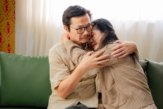 Nữ NSND suýt khóc khi đồng nghiệp khoe giàu, hỏi kém duyên, liền nói thẳng 1 câu rồi đứng lên - Ảnh 2. Nữ NSND suýt khóc khi đồng nghiệp khoe giàu, hỏi kém duyên, liền nói thẳng 1 câu rồi đứng lên - Ảnh 2.