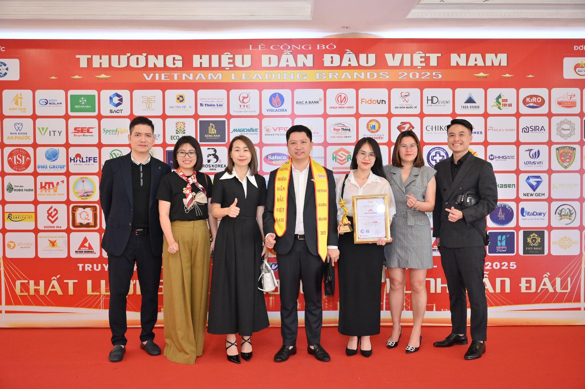 Mayhomes lọt Top 10 Thương hiệu Bất động sản dẫn đầu Việt Nam 2025- Ảnh 2. Mayhomes lọt Top 10 Thương hiệu Bất động sản dẫn đầu Việt Nam 2025- Ảnh 2.
