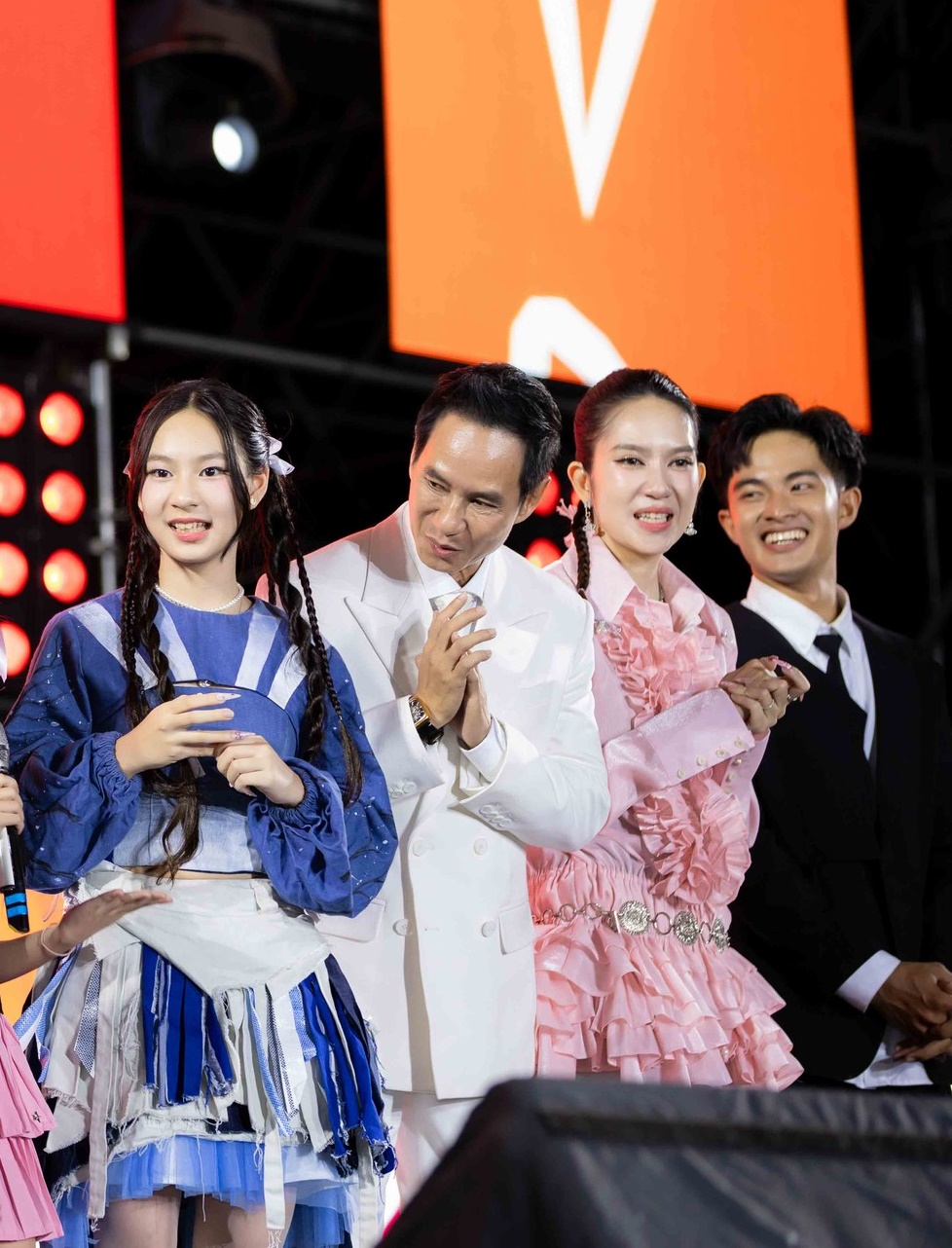 Bất ngờ nhan sắc hiện tại của con gái lớn nhà Lý Hải - Minh Hà: Mới 12 tuổi mà "gây sốt" MXH vì gương mặt hoa hậu- Ảnh 3.