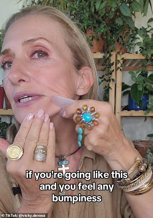 Không cần botox hay filler, quý bà 60 tuổi vẫn có da căng mịn nhờ cách làm đẹp từ 3 thế hệ: Dùng 2 thực phẩm cực quen với người Việt- Ảnh 3. Không cần botox hay filler, quý bà 60 tuổi vẫn có da căng mịn nhờ cách làm đẹp từ 3 thế hệ: Dùng 2 thực phẩm cực quen với người Việt- Ảnh 3.