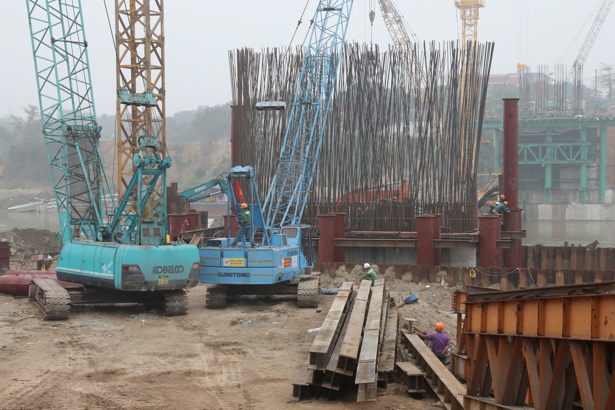 Một tỉnh cách Hà Nội 90 km đang thần tốc xây dựng công trình bắc qua sông, chỉ 3 tháng tới là hoàn thành- Ảnh 1. Một tỉnh cách Hà Nội 90 km đang thần tốc xây dựng công trình bắc qua sông, chỉ 3 tháng tới là hoàn thành- Ảnh 1.