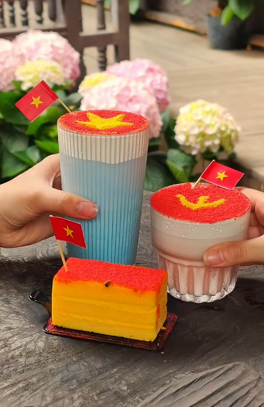 "Cà phê yêu nước" thành trend dịp kỷ niệm 50 năm thống nhất đất nước, nhiều quán chuẩn bị sẵn cờ và trang phục để khách chụp ảnh check-in- Ảnh 30. "Cà phê yêu nước" thành trend dịp kỷ niệm 50 năm thống nhất đất nước, nhiều quán chuẩn bị sẵn cờ và trang phục để khách chụp ảnh check-in- Ảnh 30.