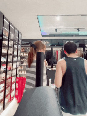 Hari Won - Trấn Thành bị camera ghi lại cảnh tượng có hành động lạ trong nhà riêng, chuyện gì đây?- Ảnh 3. hi88.com - hi88.win - Trấn Thành bị camera ghi lại cảnh tượng có hành động lạ trong nhà riêng, chuyện gì đây?- Ảnh 3.