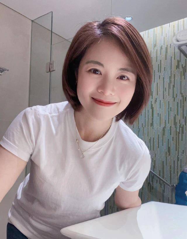 Ở tuổi tuổi 40, tôi bỏ thói quen mua đồ sale rẻ tiền để tiết kiệm 5 triệu mỗi tháng cho ước mơ du lịch châu Âu- Ảnh 1. Ở tuổi tuổi 40, tôi bỏ thói quen mua đồ sale rẻ tiền để tiết kiệm 5 triệu mỗi tháng cho ước mơ du lịch châu Âu- Ảnh 1.