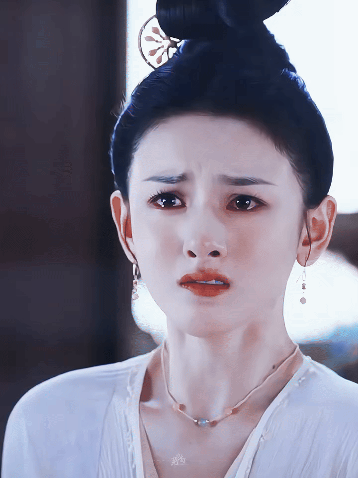 Mỹ nhân đầu tiên của Cbiz thoát "phong sát", nhan sắc ngày trở lại được "phong thần"- Ảnh 4. Mỹ nhân đầu tiên của Cbiz thoát "phong sát", nhan sắc ngày trở lại được "phong thần"- Ảnh 4.