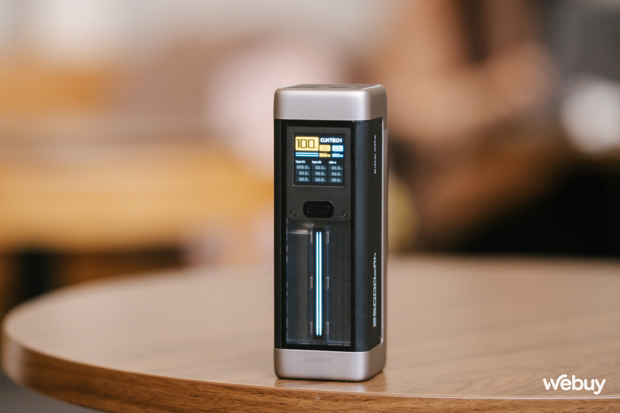 Dùng thử pin dự phòng xịn nhất của Xiaomi: Dung lượng 25.000mAh, công suất 210W, có cả màn hình giám sát, sạc từ đồng hồ tới laptop đều quá ngon lành- Ảnh 3. Dùng thử pin dự phòng xịn nhất của Xiaomi: Dung lượng 25.000mAh, công suất 210W, có cả màn hình giám sát, sạc từ đồng hồ tới laptop đều quá ngon lành- Ảnh 3.