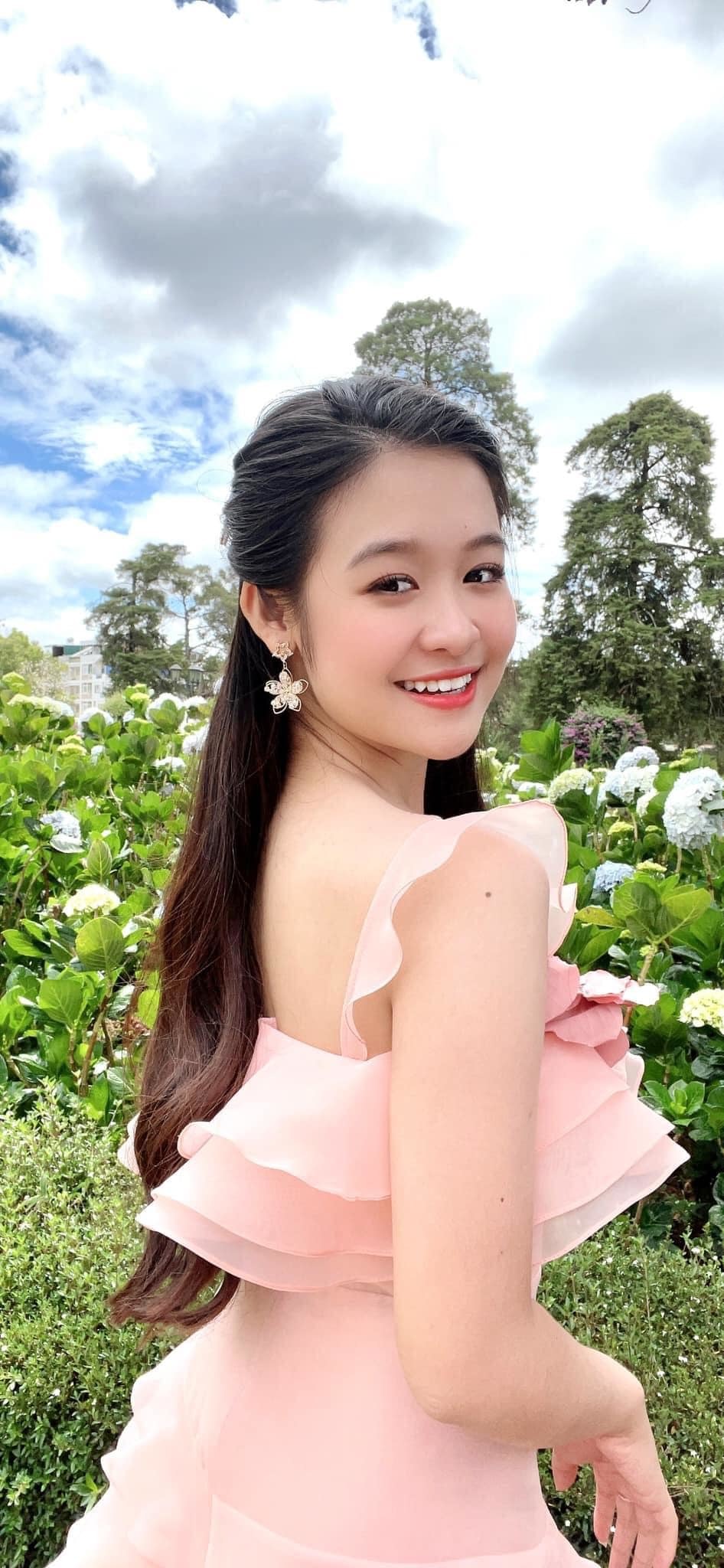 Con gái Lý Hải bỗng bị đặt lên bàn cân so sánh với 1 "Hoa hậu nhí", nhiều người can: Để yên cho các cháu lớn!- Ảnh 2. Con gái Lý Hải bỗng bị đặt lên bàn cân so sánh với 1 "Hoa hậu nhí", nhiều người can: Để yên cho các cháu lớn!- Ảnh 2.