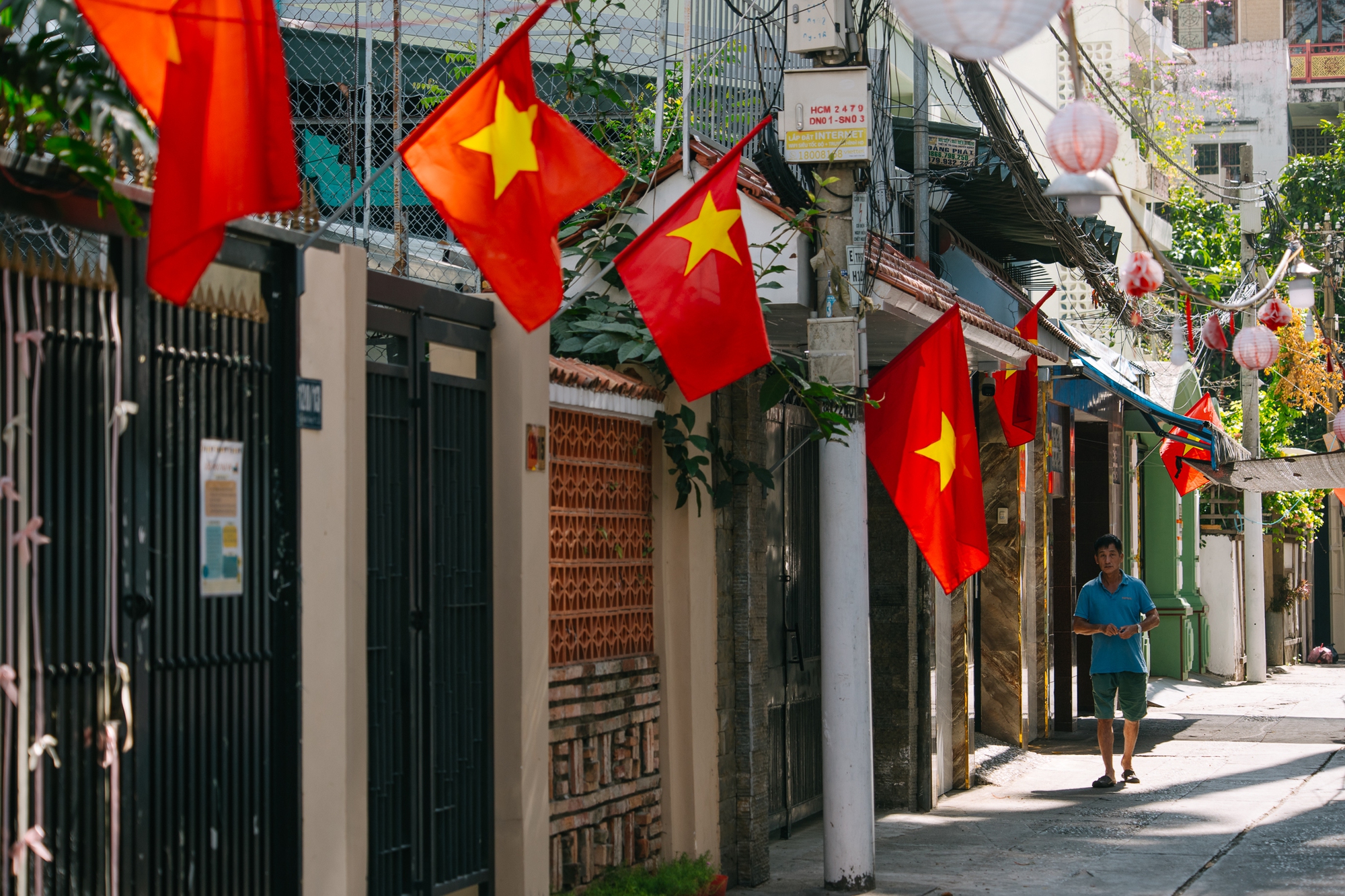 Chùm ảnh: 30/4 chưa đến, TP.HCM đã lặng lẽ khoe vẻ đẹp tự hào của tháng Tư- Ảnh 4. Chùm ảnh: 30/4 chưa đến, TP.HCM đã lặng lẽ khoe vẻ đẹp tự hào của tháng Tư- Ảnh 4.