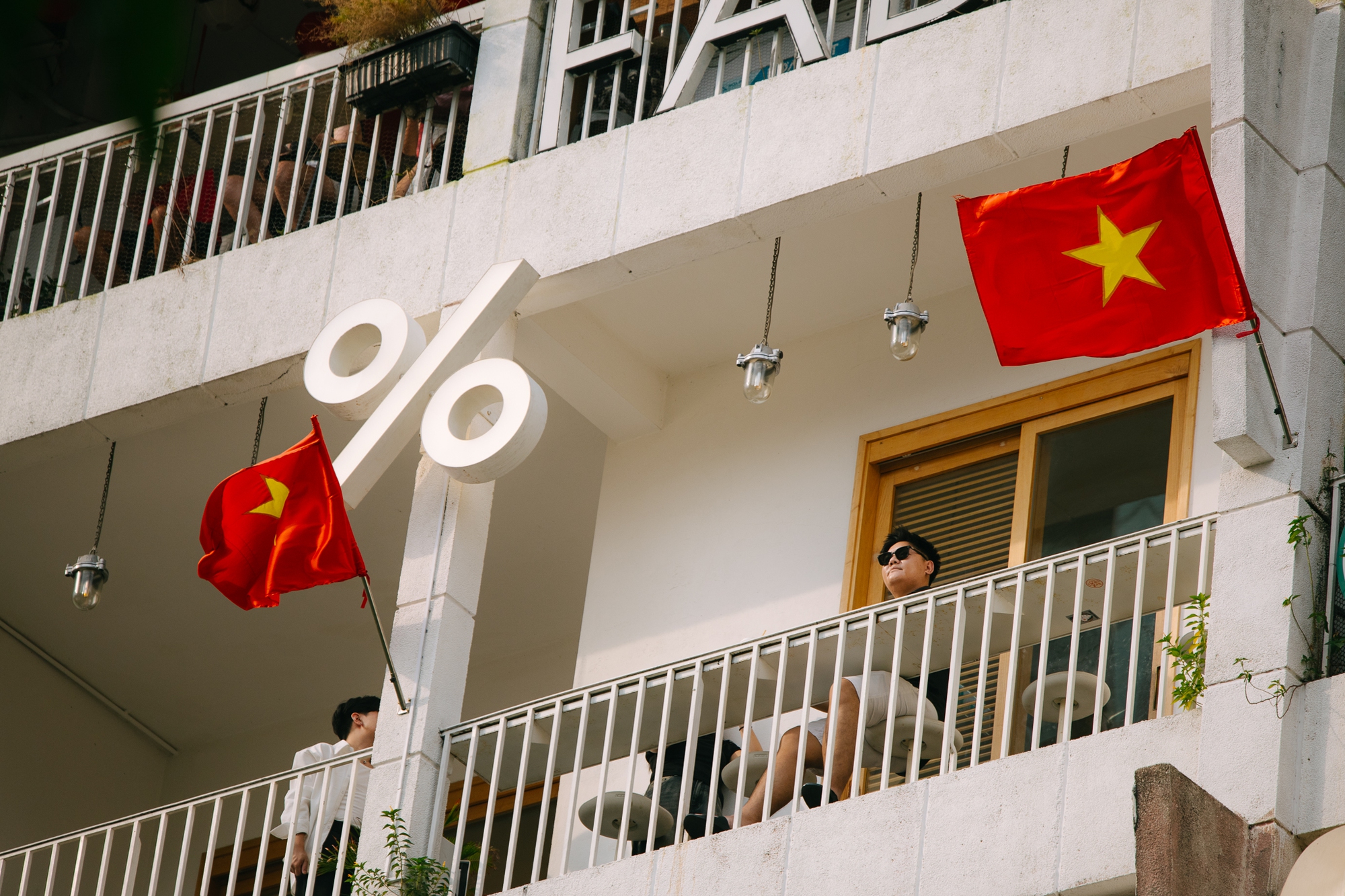 Chùm ảnh: 30/4 chưa đến, TP.HCM đã lặng lẽ khoe vẻ đẹp tự hào của tháng Tư- Ảnh 9. Chùm ảnh: 30/4 chưa đến, TP.HCM đã lặng lẽ khoe vẻ đẹp tự hào của tháng Tư- Ảnh 9.
