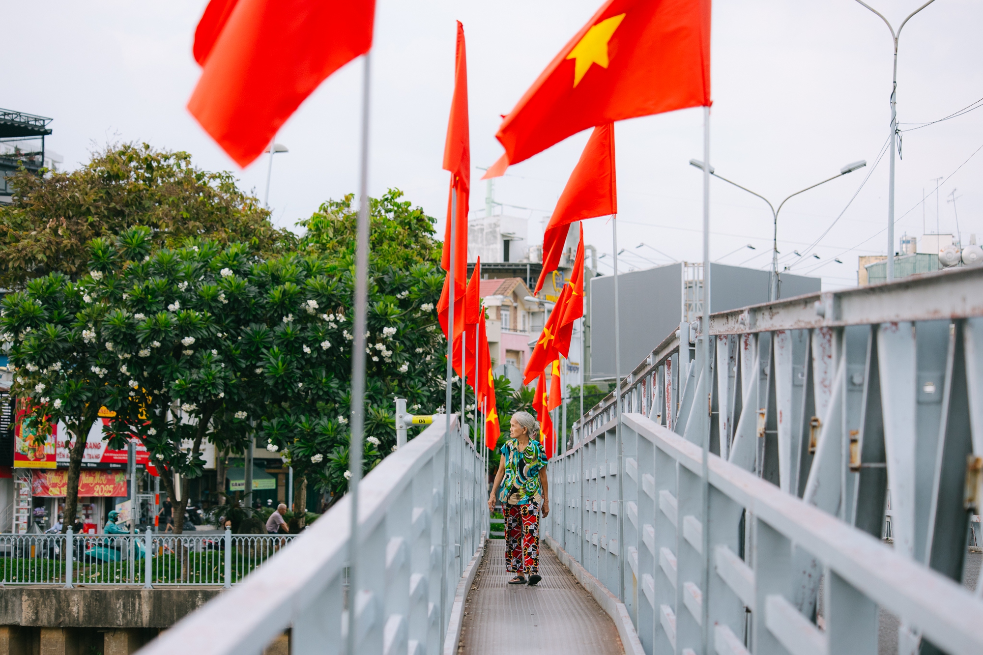 Chùm ảnh: 30/4 chưa đến, TP.HCM đã lặng lẽ khoe vẻ đẹp tự hào của tháng Tư- Ảnh 15. Chùm ảnh: 30/4 chưa đến, TP.HCM đã lặng lẽ khoe vẻ đẹp tự hào của tháng Tư- Ảnh 15.