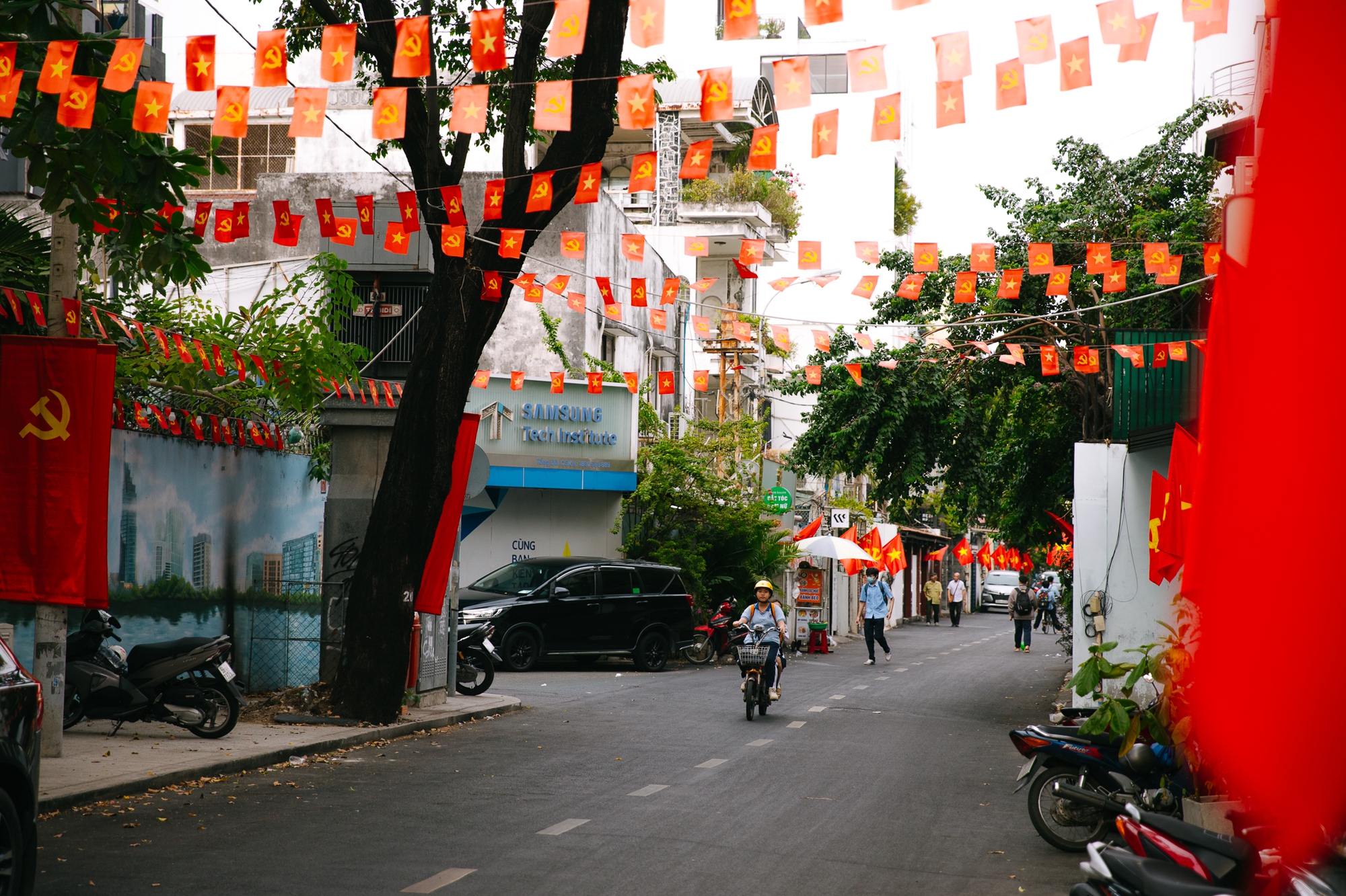 Chùm ảnh: 30/4 chưa đến, TP.HCM đã lặng lẽ khoe vẻ đẹp tự hào của tháng Tư- Ảnh 20. Chùm ảnh: 30/4 chưa đến, TP.HCM đã lặng lẽ khoe vẻ đẹp tự hào của tháng Tư- Ảnh 20.