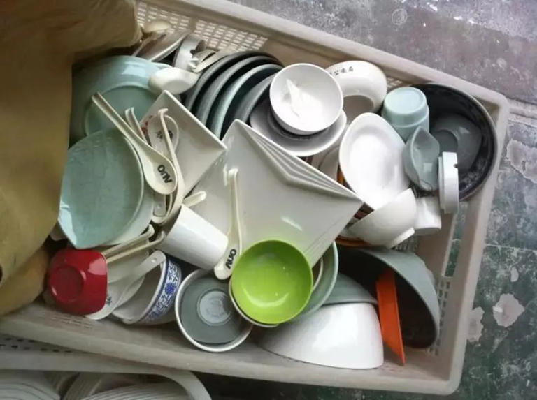 5 đồ dùng nhà bếp này nằm trong "danh sách đen" đầu độc sức khỏe, hãy vứt chúng đi càng sớm càng tốt!- Ảnh 2. 5 đồ dùng nhà bếp này nằm trong "danh sách đen" đầu độc sức khỏe, hãy vứt chúng đi càng sớm càng tốt!- Ảnh 2.