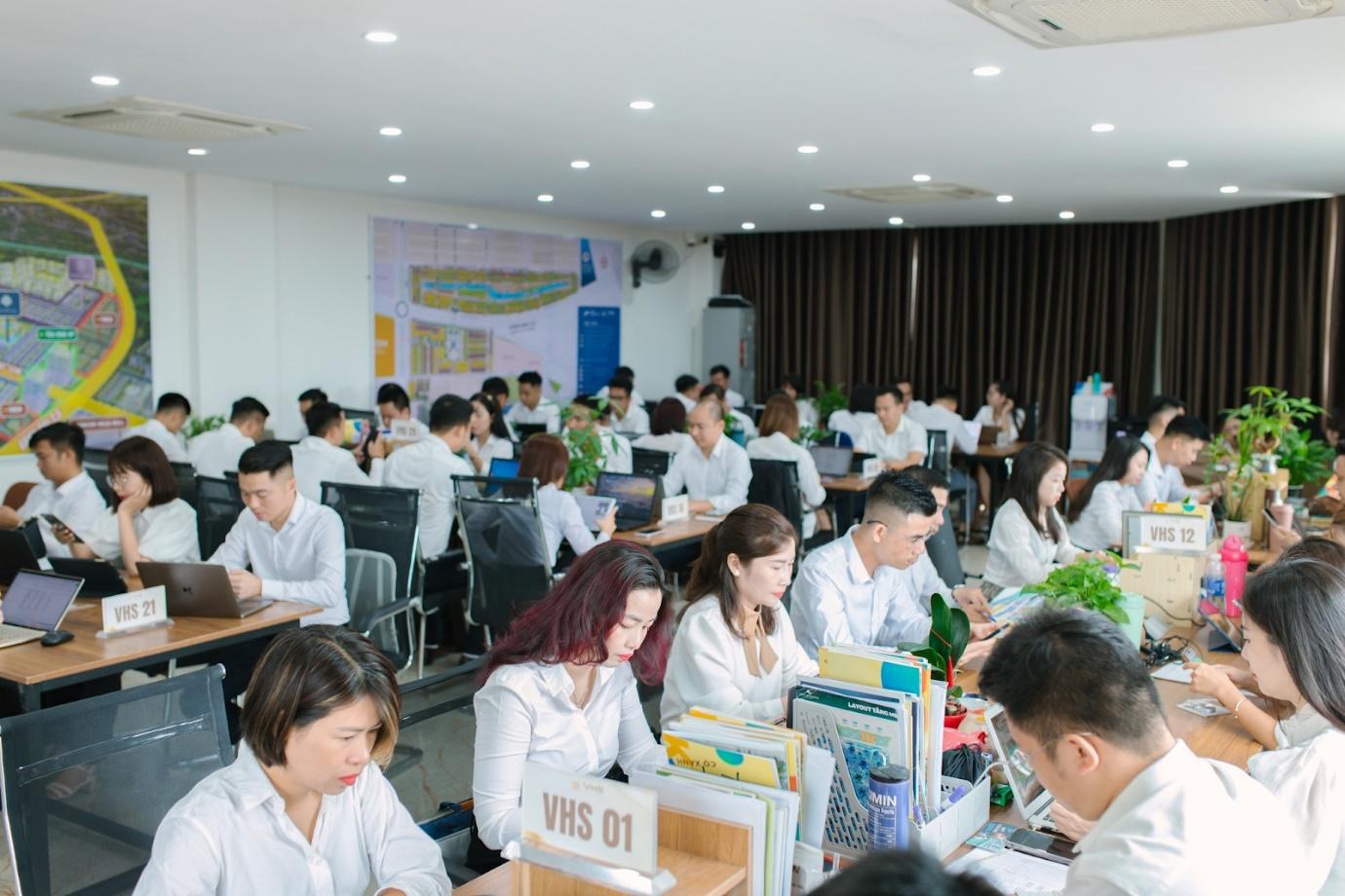 VHS Group: Vươn tầm vị thế hàng đầu thị trường bất động sản Quý I/2025- Ảnh 3. VHS Group: Vươn tầm vị thế hàng đầu thị trường bất động sản Quý I/2025- Ảnh 3.