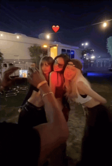 Động thái của Lisa giữa đồn đoán bất hoà với BLACKPINK, “giật spotlight” đàn em- Ảnh 3. Động thái của Lisa giữa đồn đoán bất hoà với BLACKPINK, “giật spotlight” đàn em- Ảnh 3.