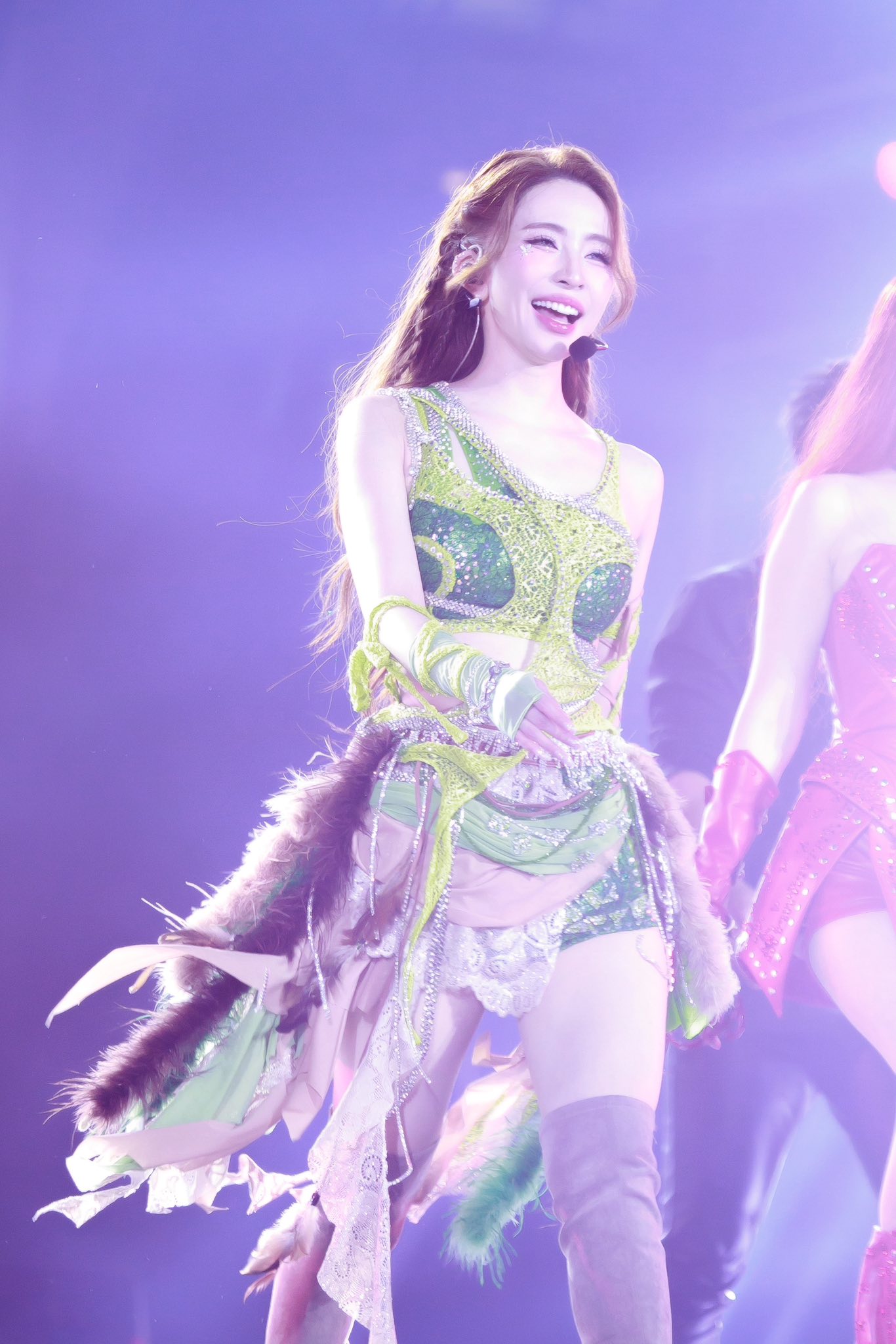 Sao nữ có visual bỏng mắt tại concert Chị đẹp, “vượt mặt” cả Huyền Baby, nhìn ảnh quá khứ nhiều người ngã ngửa không tin là một- Ảnh 2. Sao nữ có visual bỏng mắt tại concert Chị đẹp, “vượt mặt” cả Huyền Baby, nhìn ảnh quá khứ nhiều người ngã ngửa không tin là một- Ảnh 2.