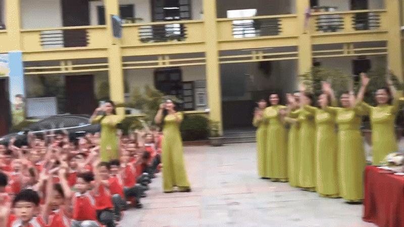 Nhàn như Hòa Minzy: Diễn Bắc Bling được “đội quân chưa mọc răng” hát “long trời lở đất” không trật nhịp nào- Ảnh 5. Nhàn như Hòa Minzy: Diễn Bắc Bling được “đội quân chưa mọc răng” hát “long trời lở đất” không trật nhịp nào- Ảnh 5.